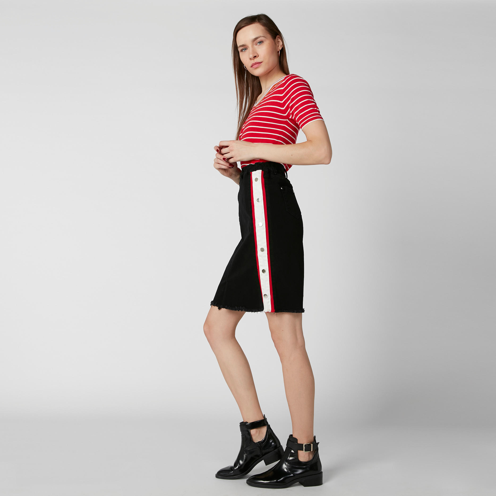 تيشيرت مقلّم بياقة V وأكمام قصيرة-women-clothing-tshirts-image-5