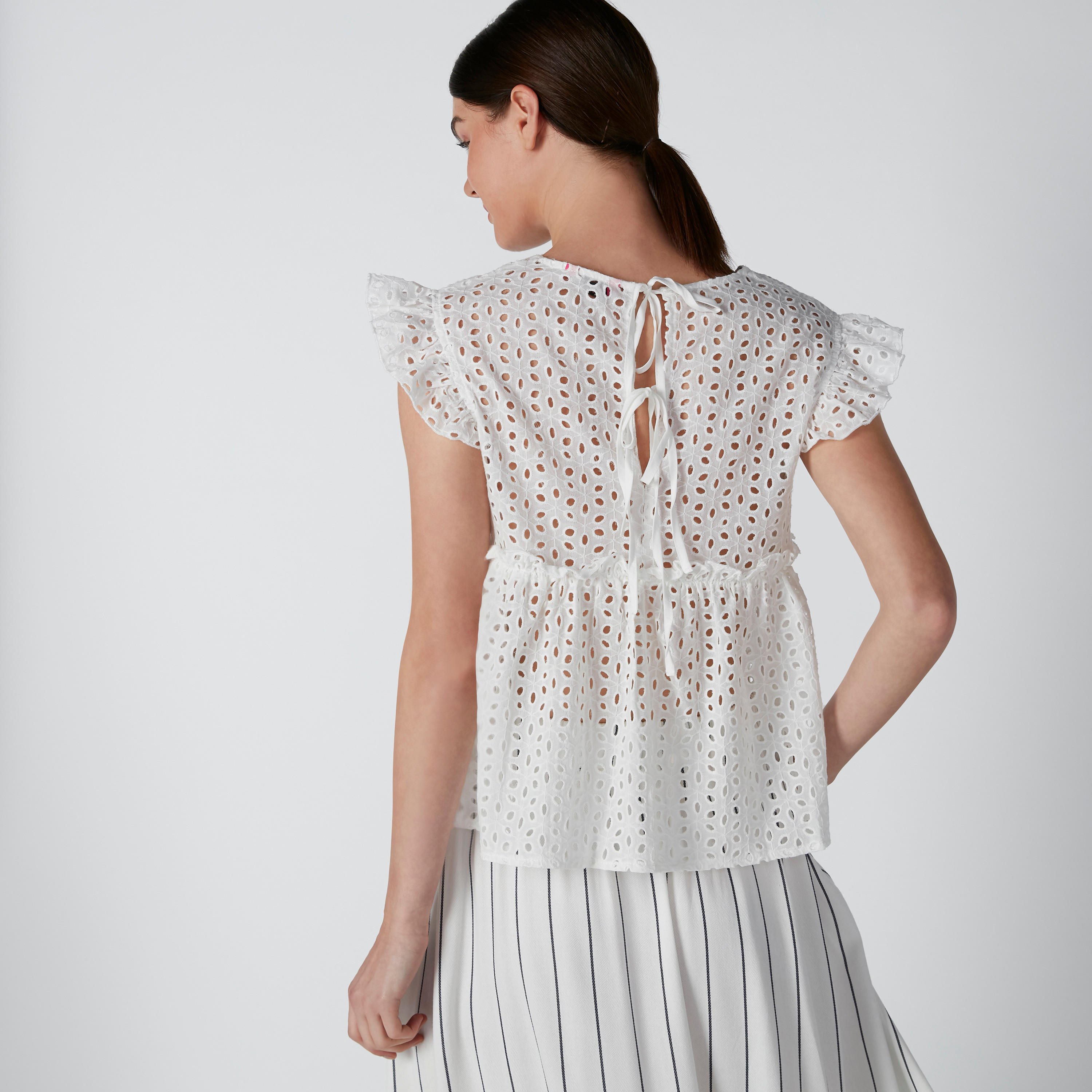 بلوزة شيفلي بياقة V وتطريز-women-clothing-shirtsandblouses-blouses-image-2