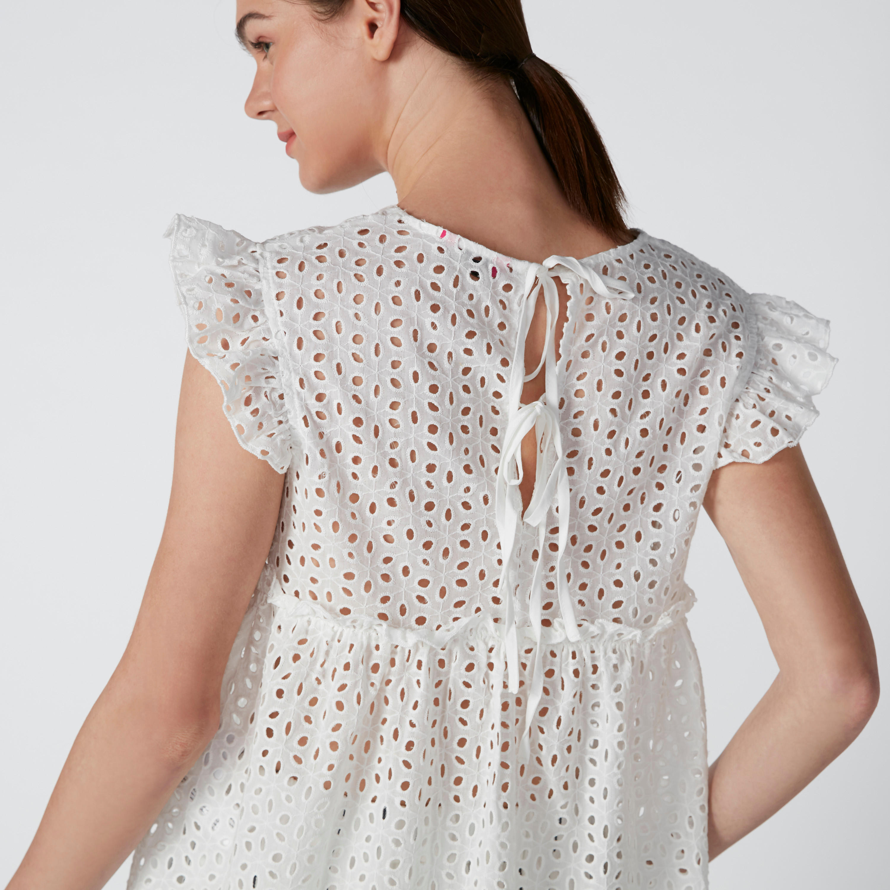 بلوزة شيفلي بياقة V وتطريز-women-clothing-shirtsandblouses-blouses-image-4