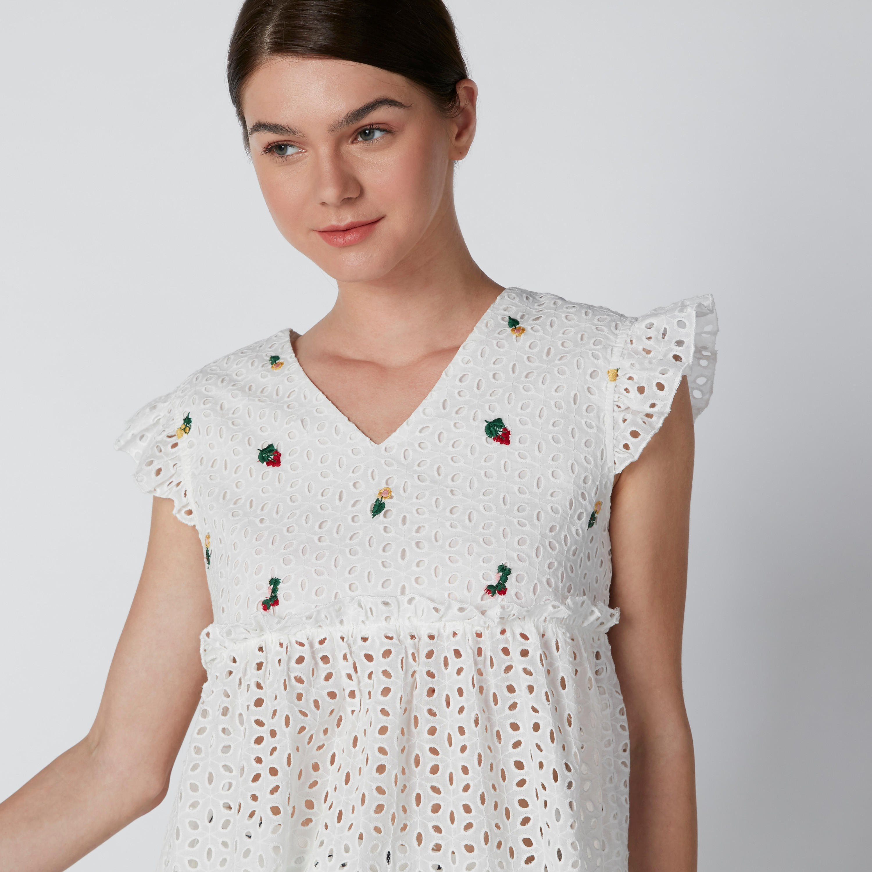بلوزة شيفلي بياقة V وتطريز-women-clothing-shirtsandblouses-blouses-image-5