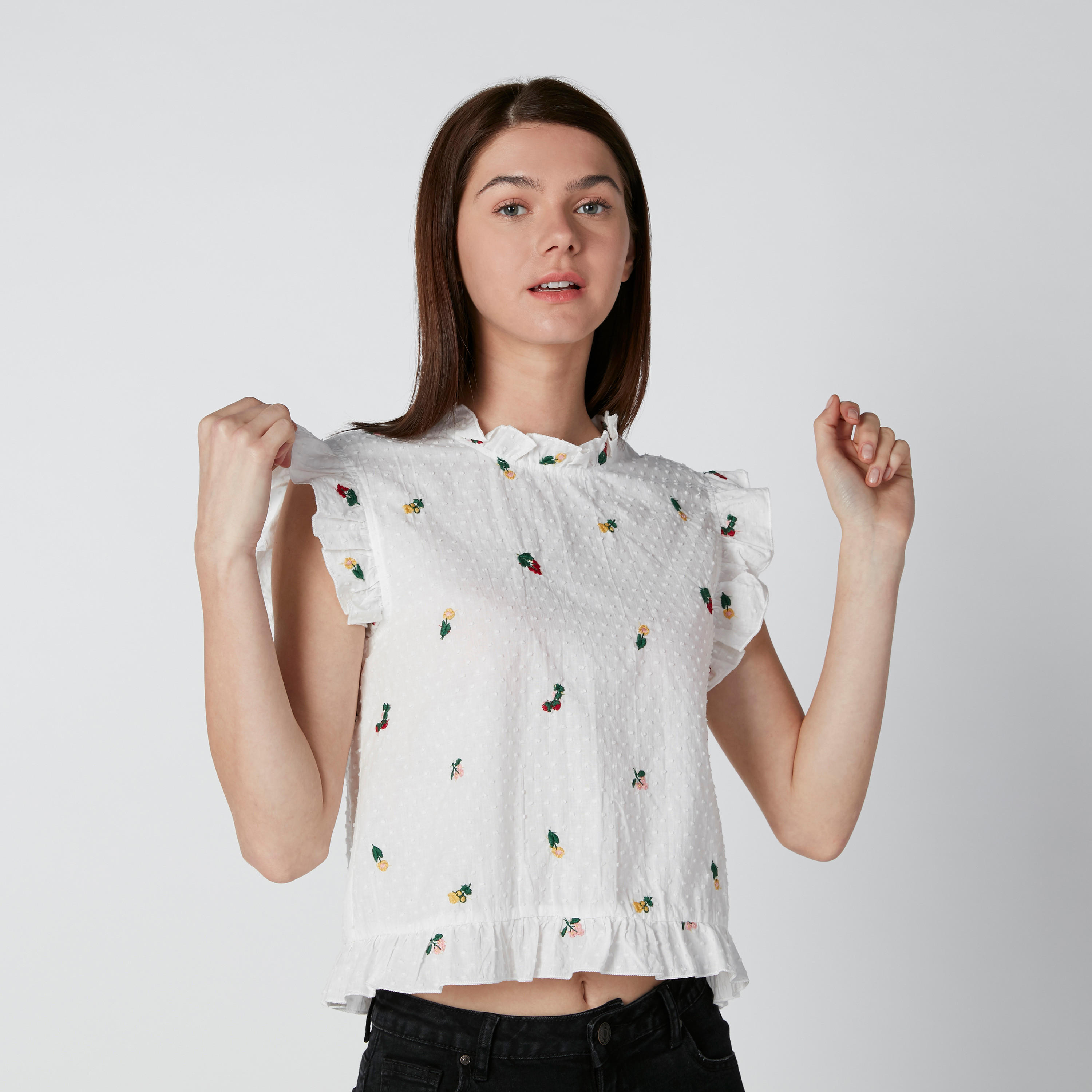 بلوزة مطرّزة بزر إغلاق وتفاصيل كشكش-women-clothing-shirtsandblouses-blouses-image-3