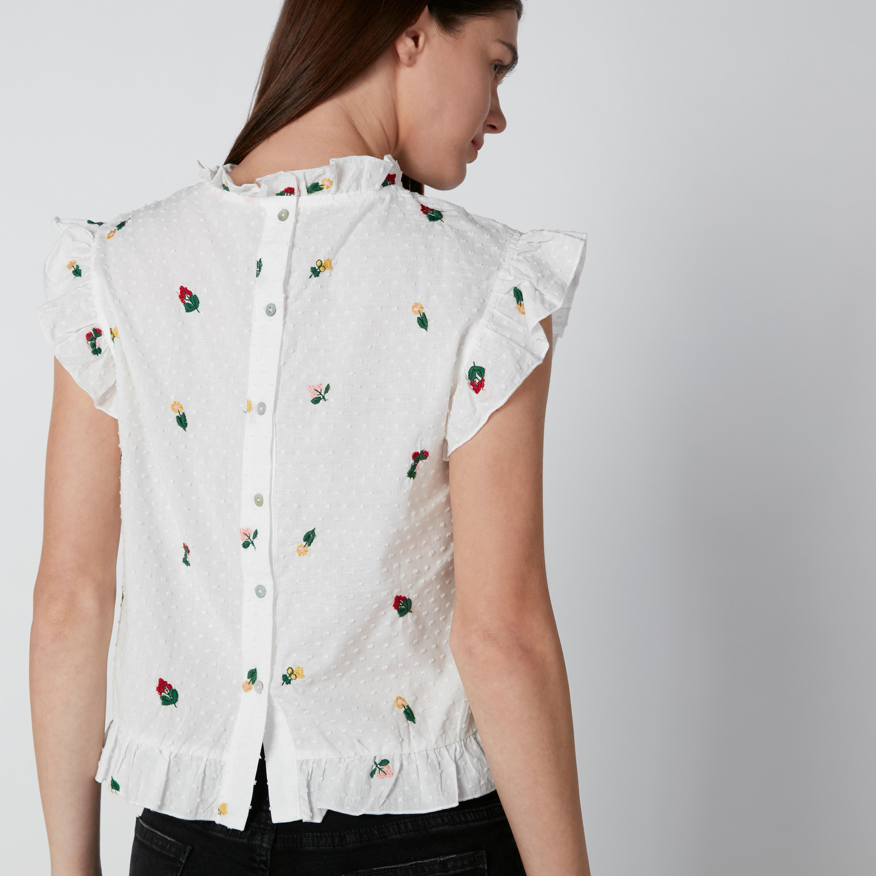بلوزة مطرّزة بزر إغلاق وتفاصيل كشكش-women-clothing-shirtsandblouses-blouses-image-4