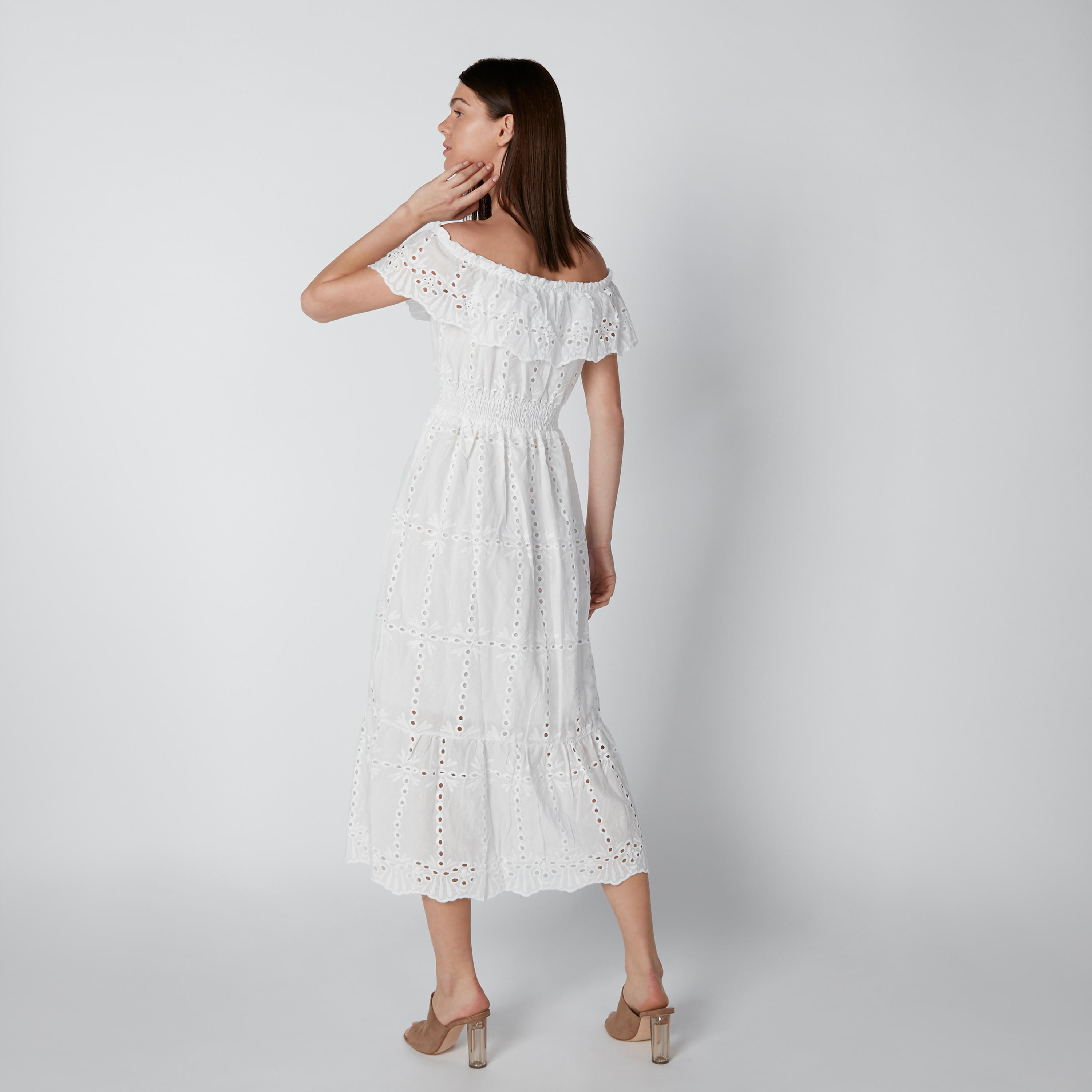 فستان متوسط الطول بأكتاف مكشوفة وتفاصيل شيفلي-women-clothing-dresses-image-2