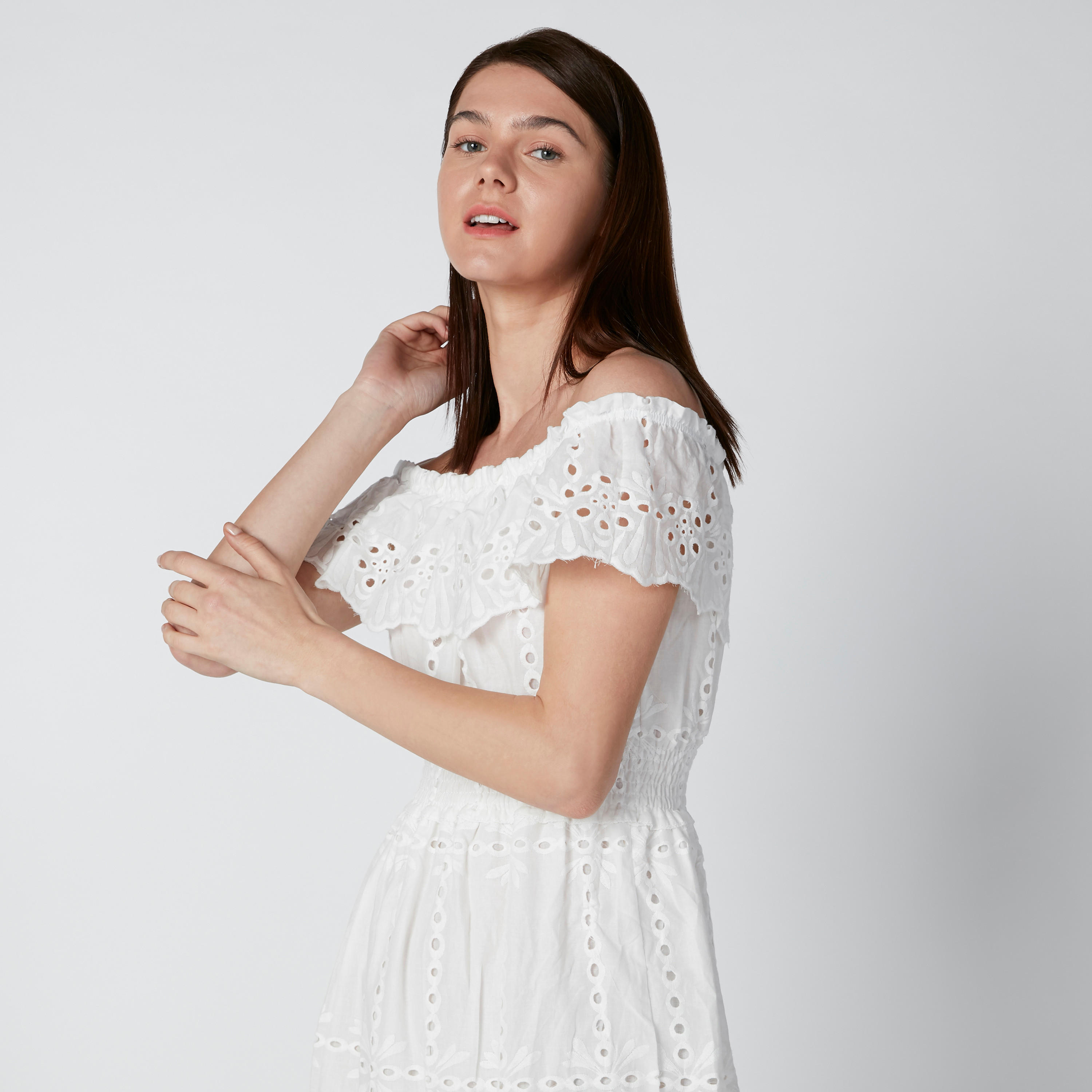 فستان متوسط الطول بأكتاف مكشوفة وتفاصيل شيفلي-women-clothing-dresses-image-5