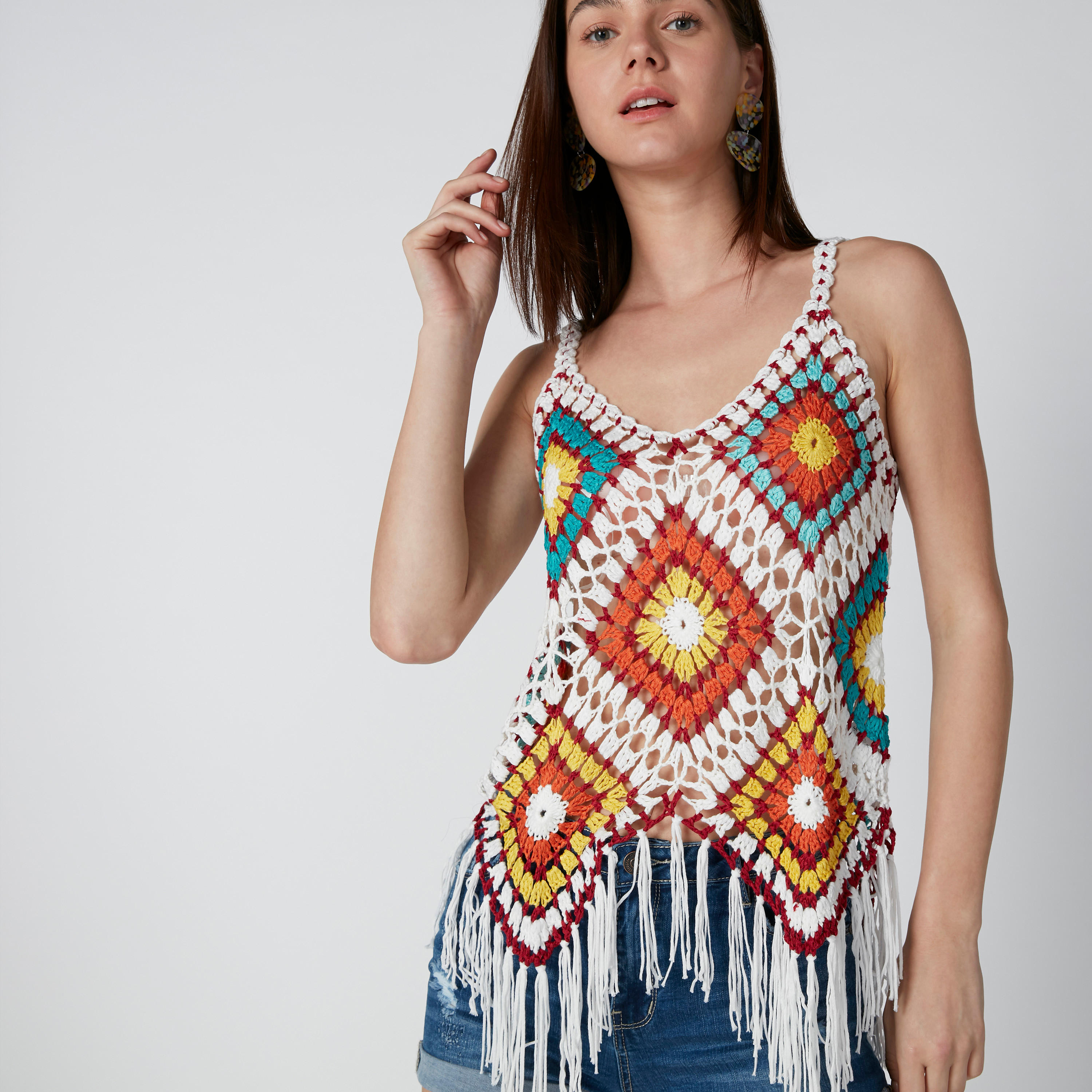 بلوزة بارزة الملمس بياقة V وحمّالات وشراشيب-women-clothing-shirtsandblouses-blouses-image-4