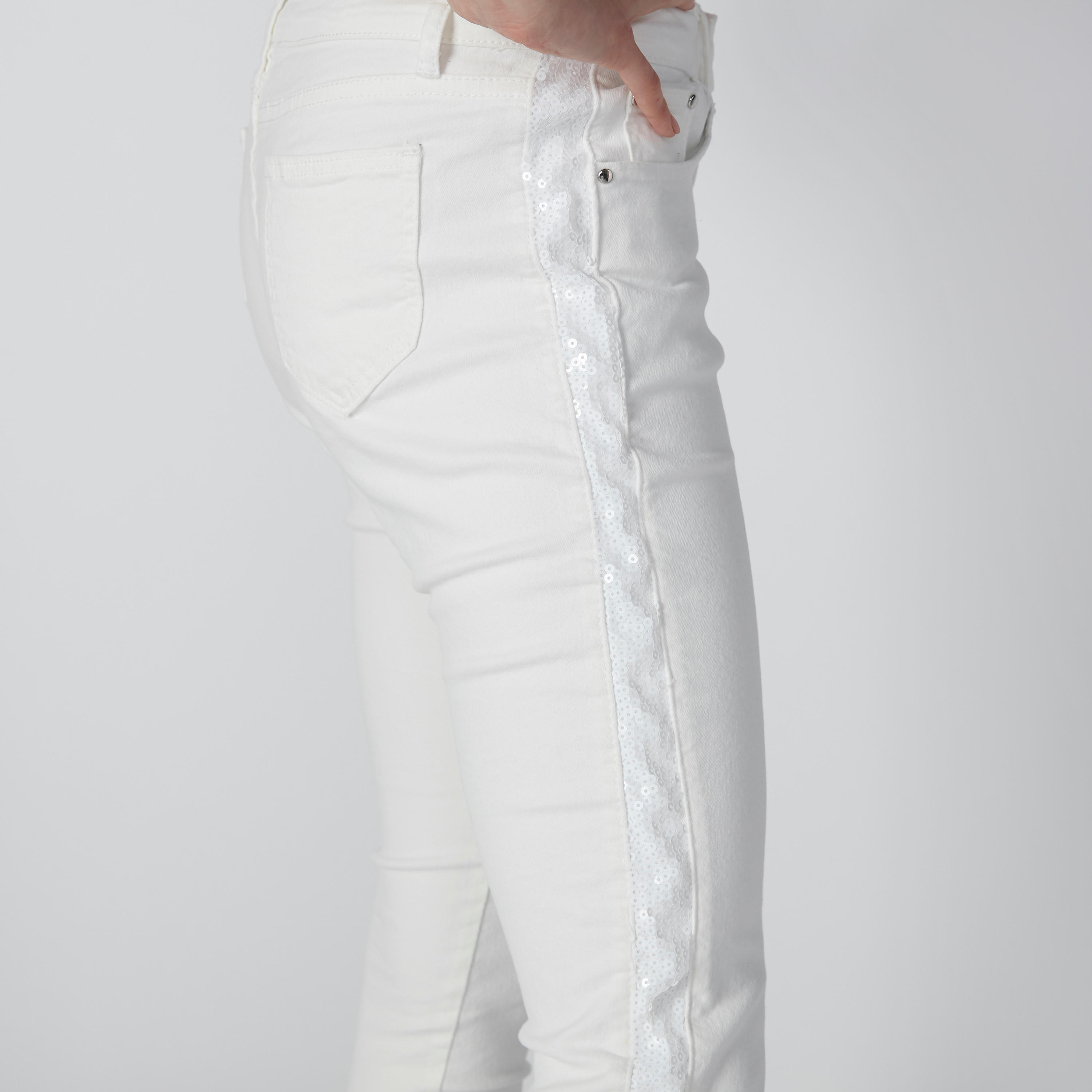 بنطال جينز بقصّة سكيني وخصر متوسط الارتفاع وجيوب وشريطة ترتر-women-clothing-bottoms-jeans-image-5