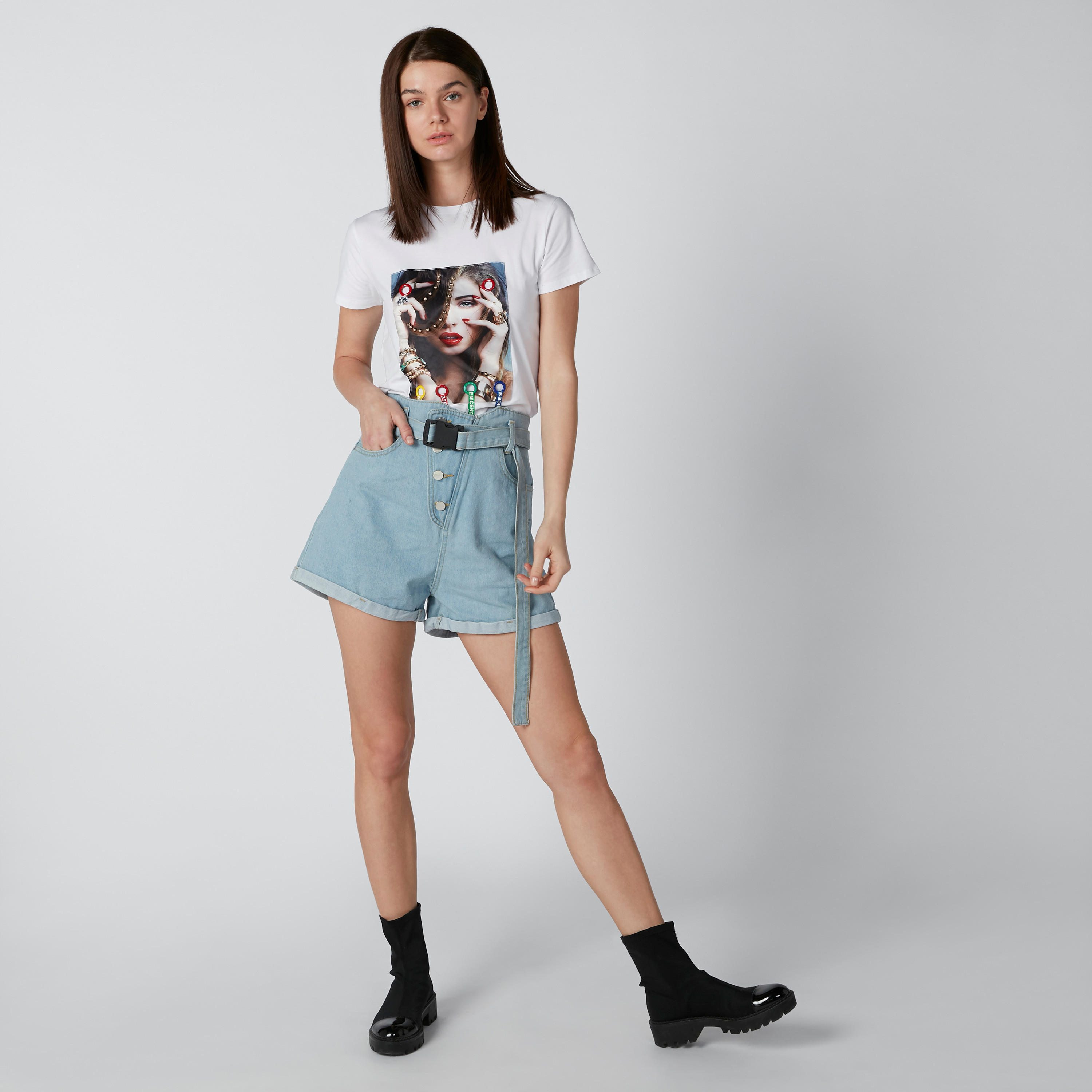 شورت دينم  سادة بخصر متوسط الإرتفاع وتفاصيل جيوب من تو إكستريمز-women-clothing-bottoms-shorts-image-6