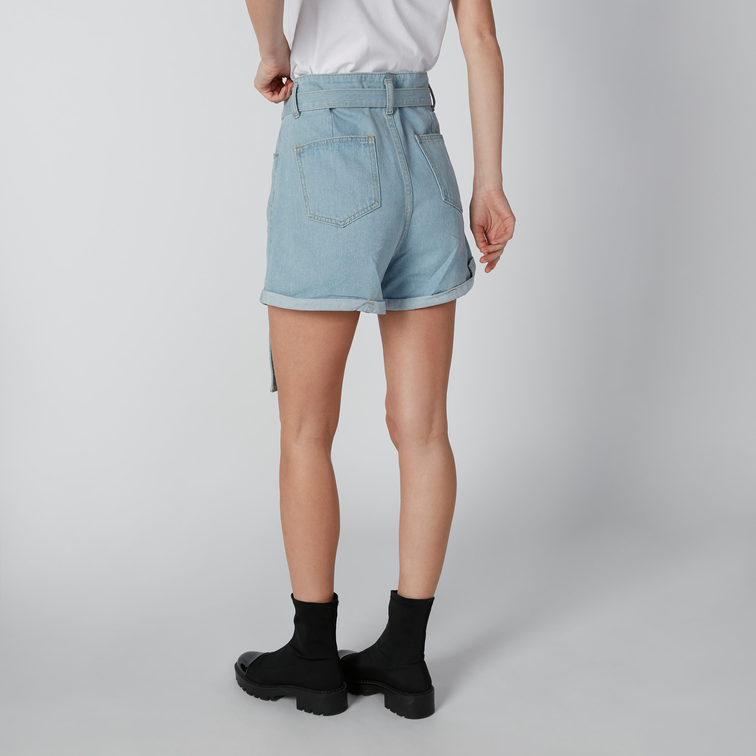 شورت دينم  سادة بخصر متوسط الإرتفاع وتفاصيل جيوب من تو إكستريمز-women-clothing-bottoms-shorts-image-7