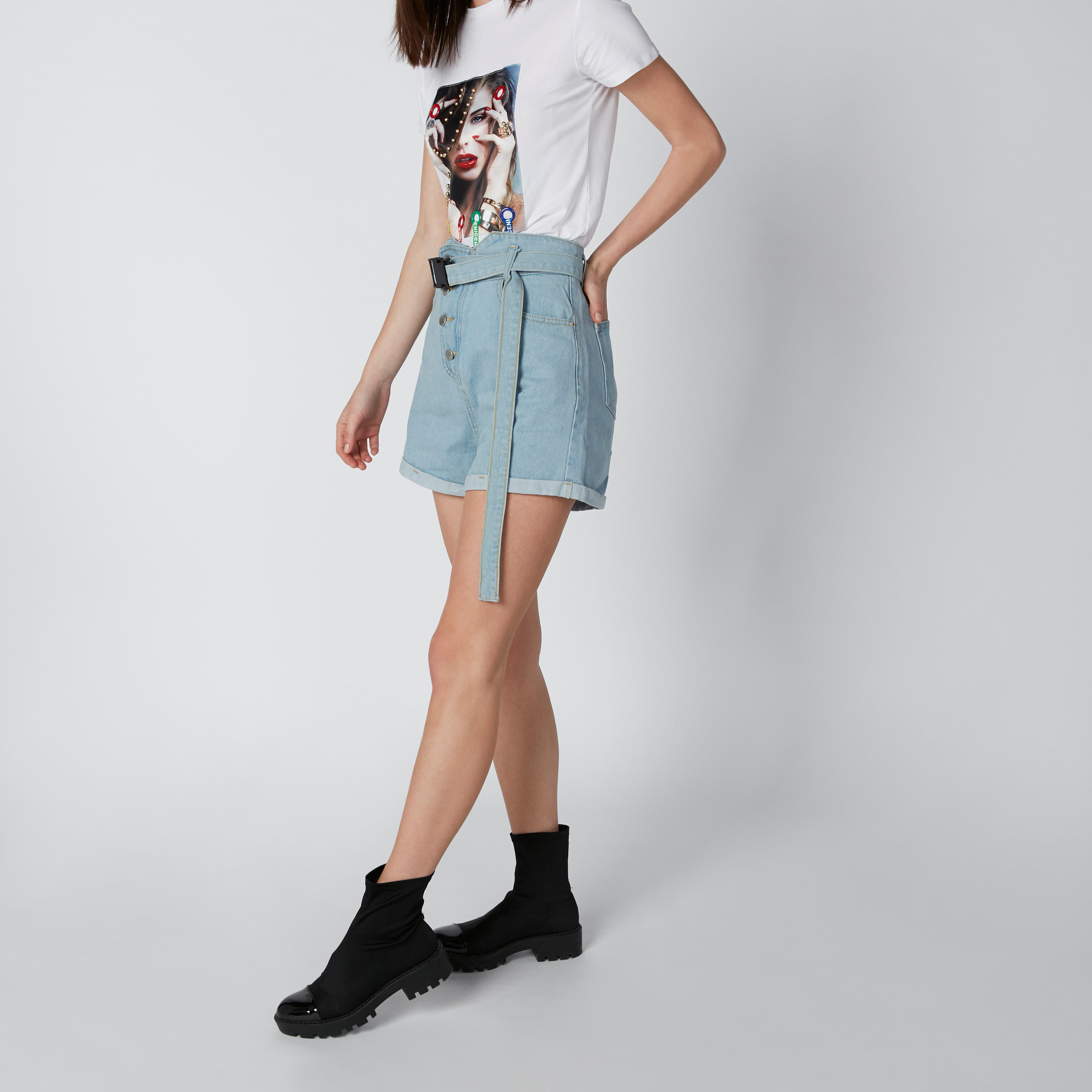 شورت دينم  سادة بخصر متوسط الإرتفاع وتفاصيل جيوب من تو إكستريمز-women-clothing-bottoms-shorts-image-9