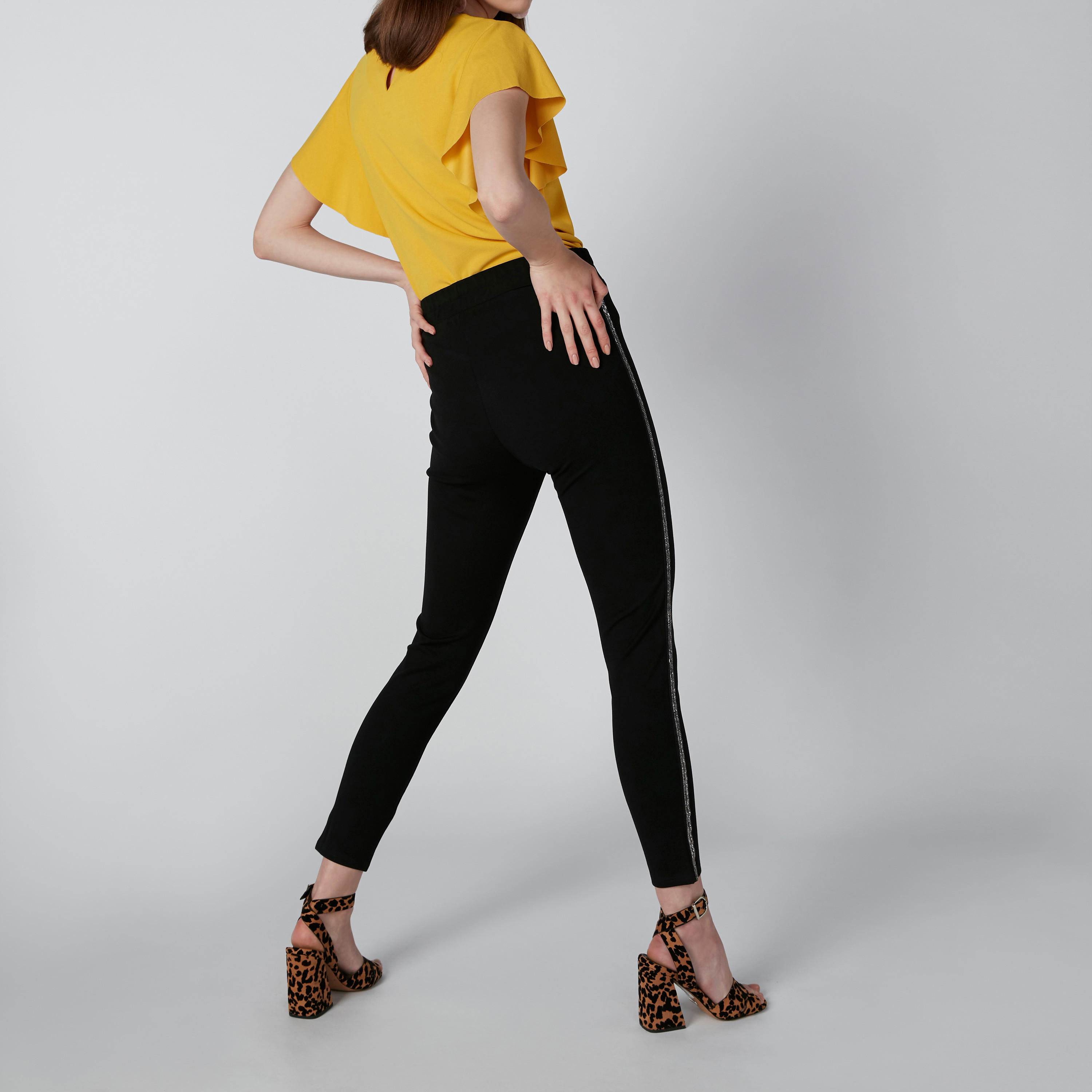 بنطال بقصّة سليم وخصر متوسط الارتفاع وشريطة جانبية-women-clothing-bottoms-trousers-image-2