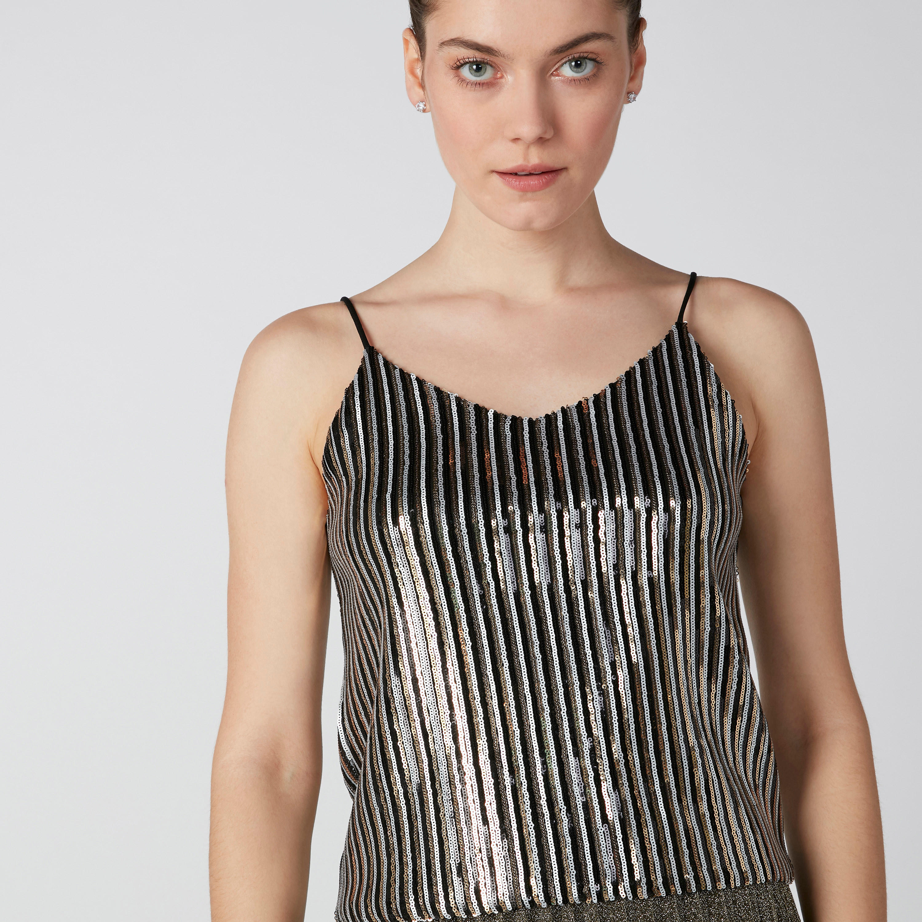بلوزة بياقة V وتزيينات-women-clothing-shirtsandblouses-blouses-image-4