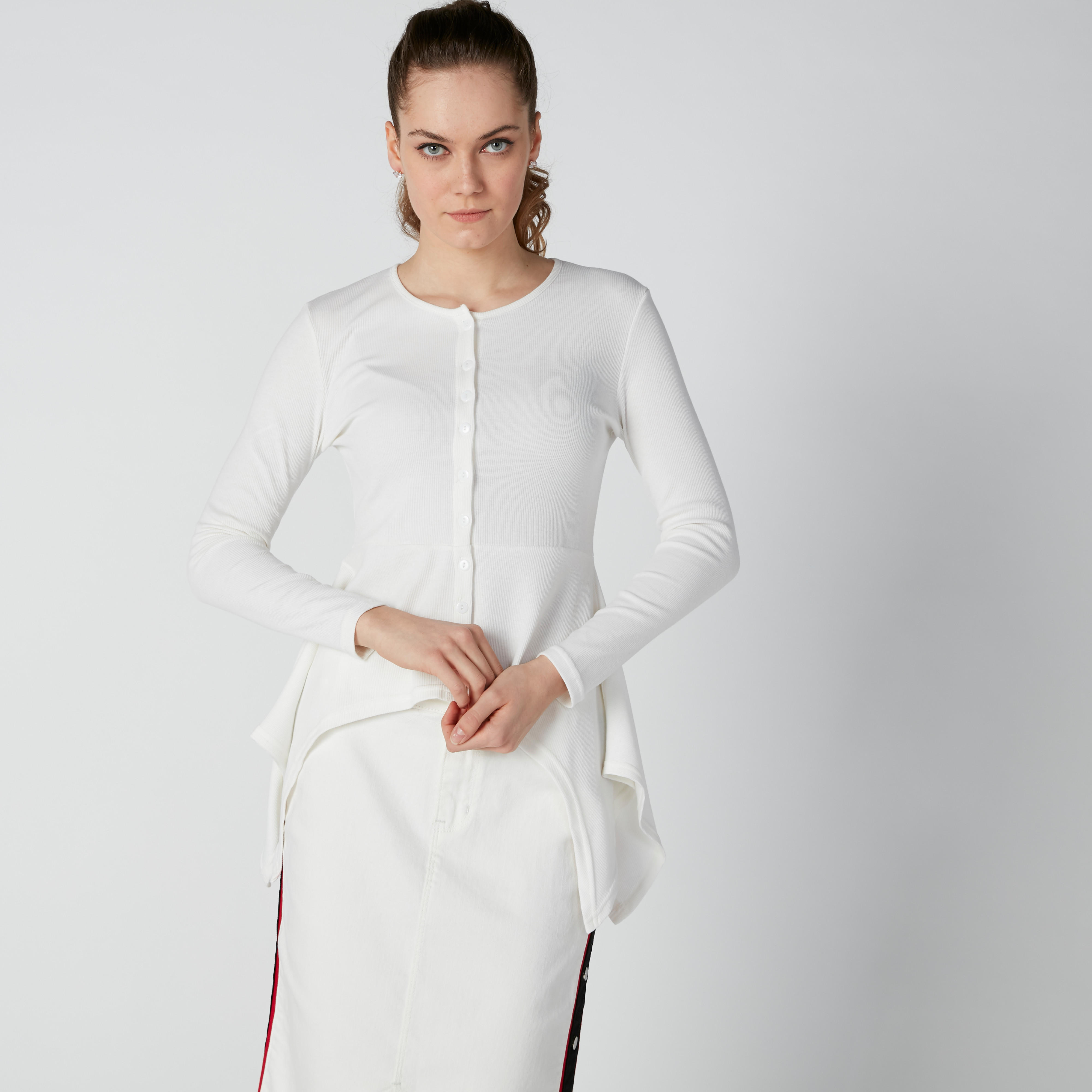 بلوزة بحواف غير مستوية وأكمام طويلة وأزرار-women-clothing-shirtsandblouses-blouses-image-1