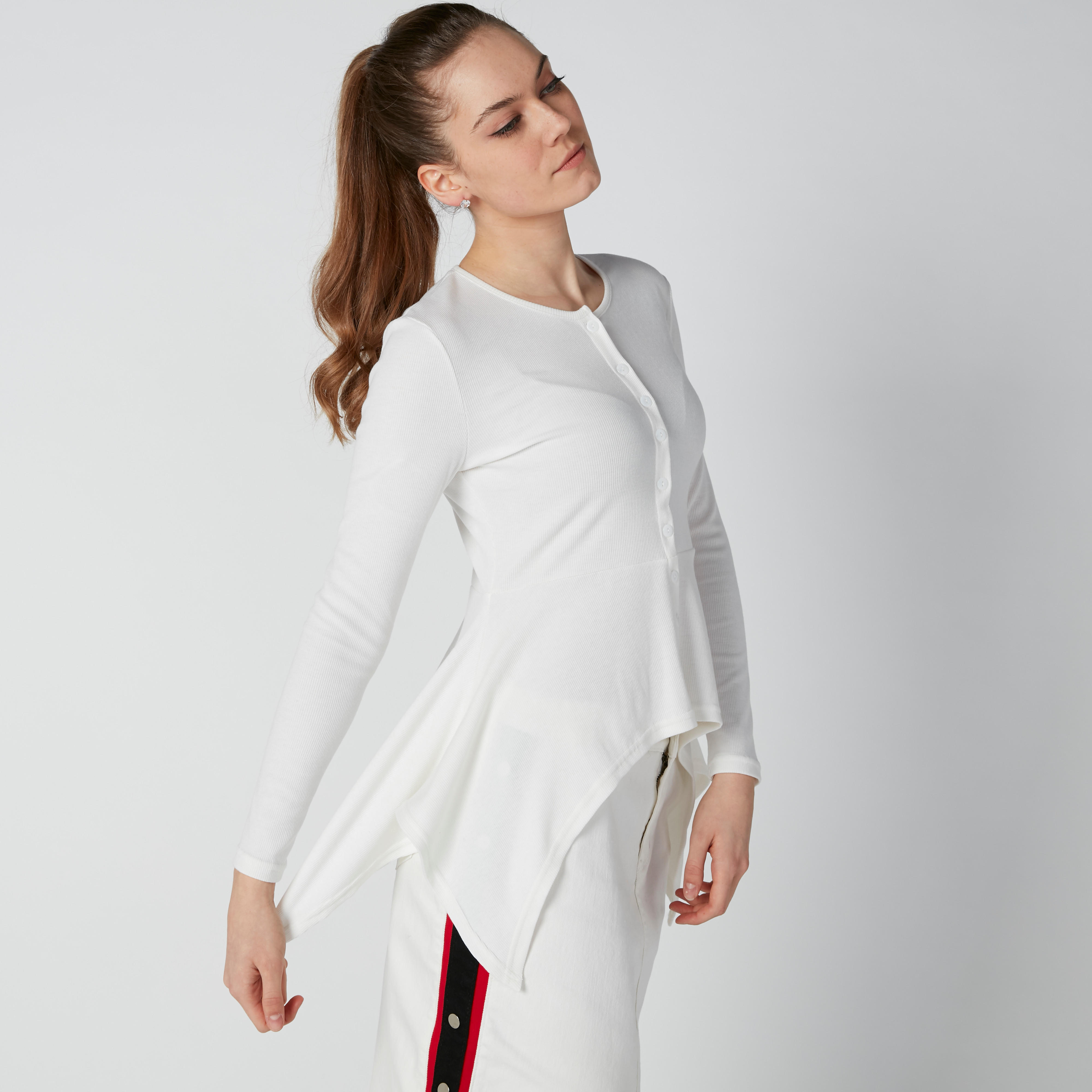 بلوزة بحواف غير مستوية وأكمام طويلة وأزرار-women-clothing-shirtsandblouses-blouses-image-3