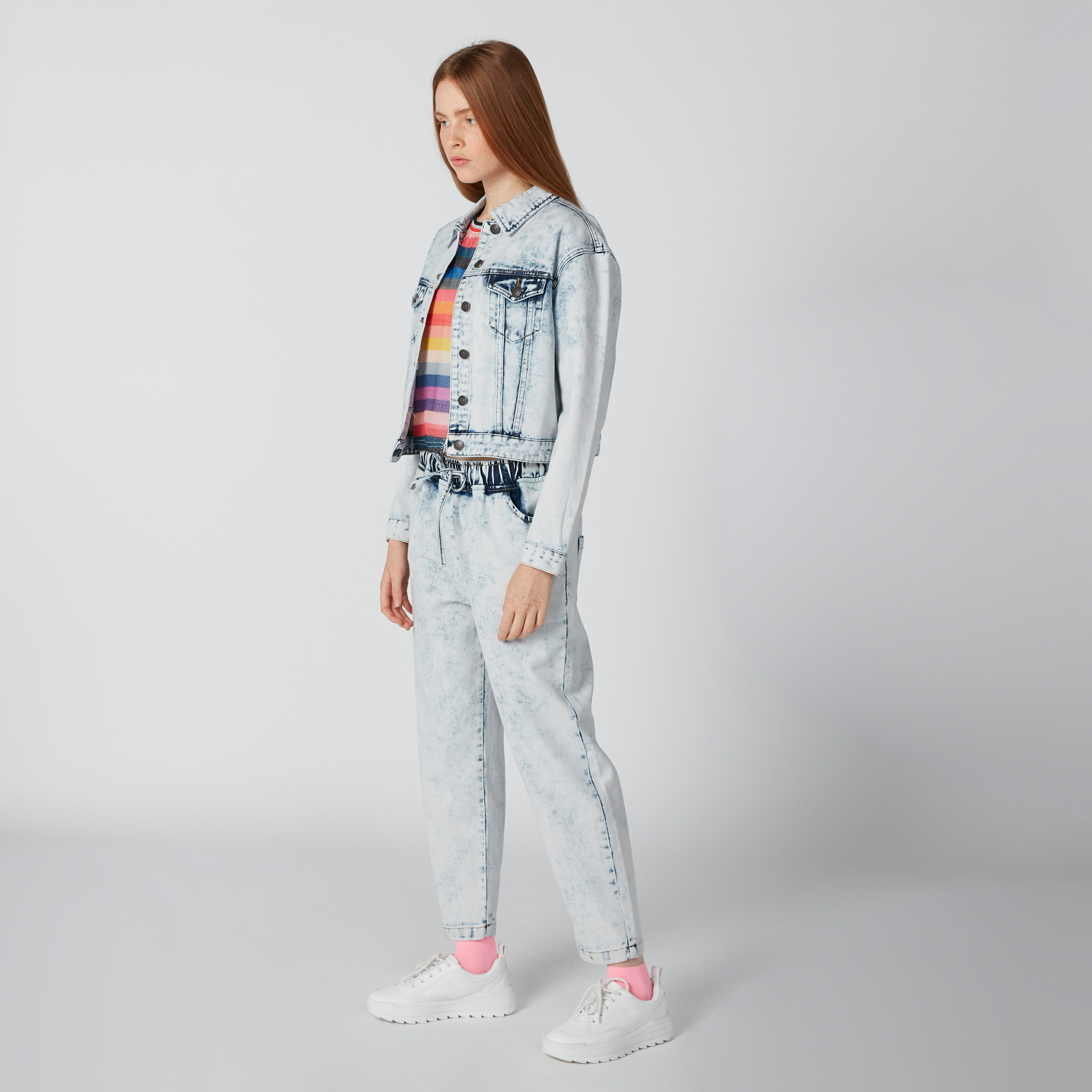بلوزة قصيرة بياقة ضيّقة وأكمام قصيرة وتفاصيل ترتر-women-clothing-tshirts-image-2