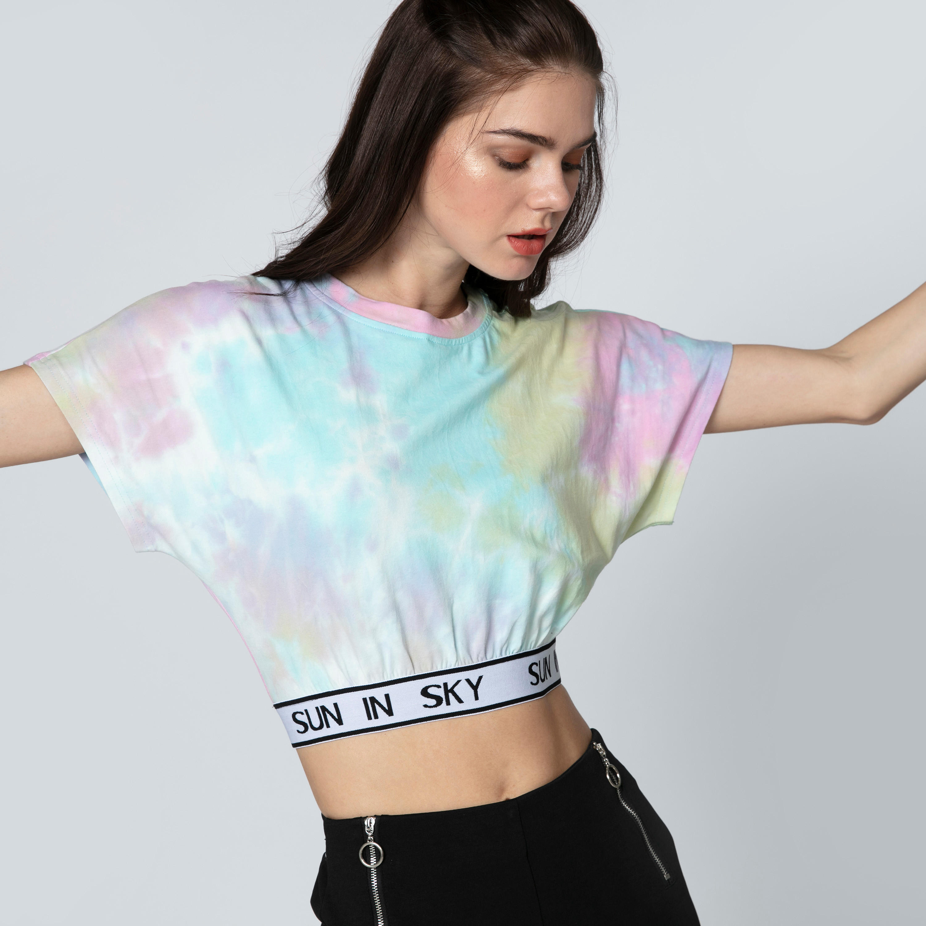 بلوزة قصيرة بأكمام متصلة وحوّاف مطّاطية وطبعات-women-clothing-tshirts-image-1