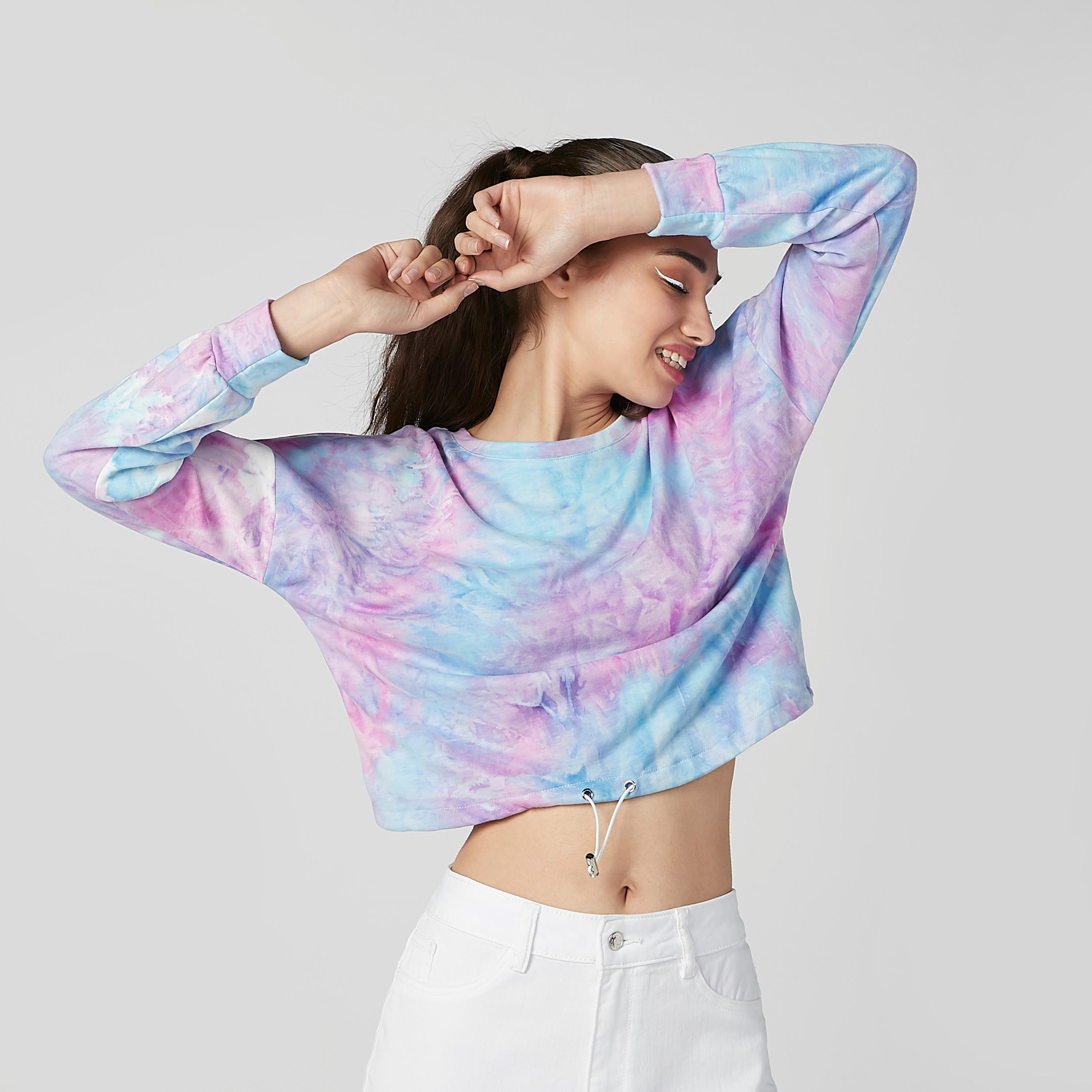 بلوزة قصيرة بياقة مستديرة وأكمام طويلة وطبعات-women-clothing-tshirts-image-1
