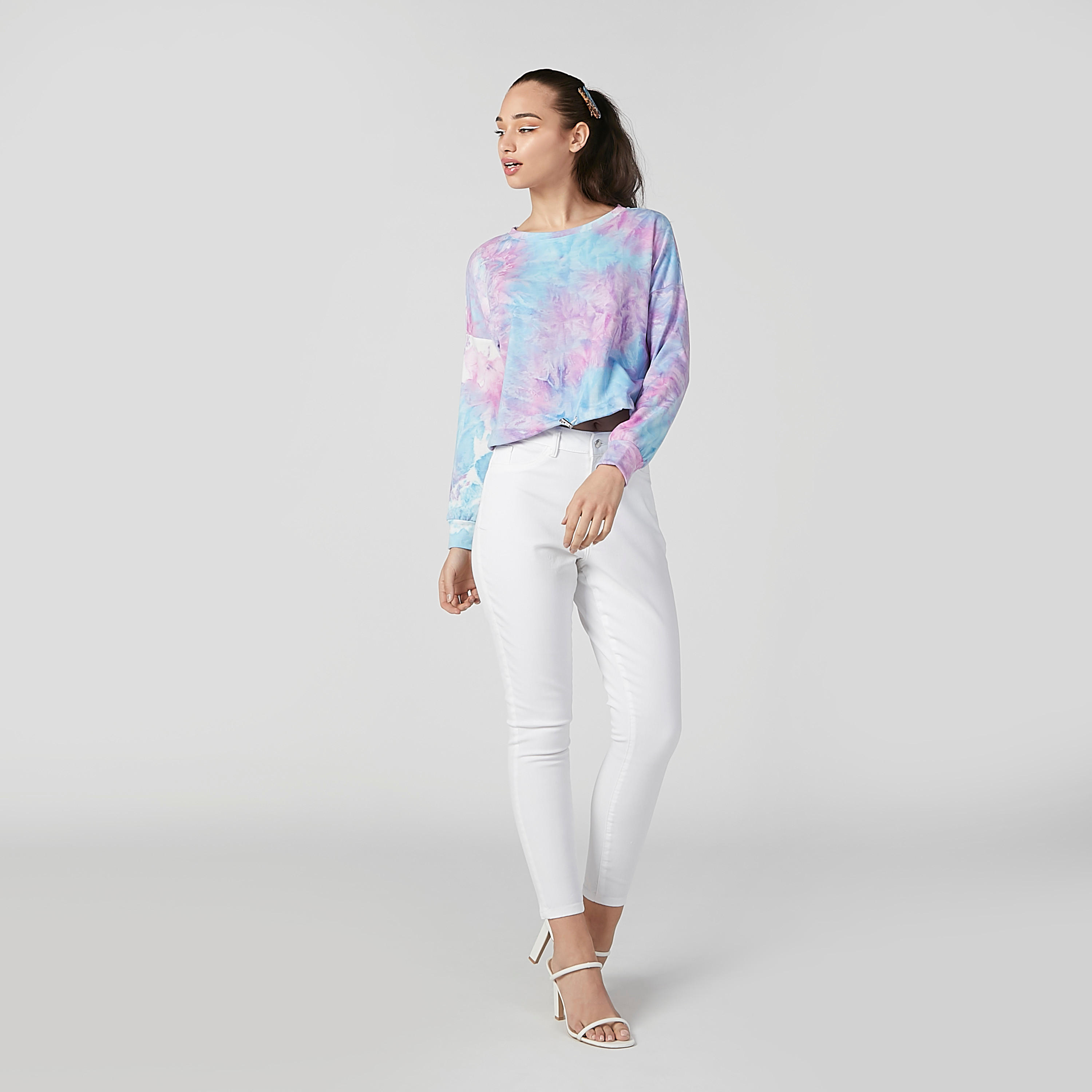 بلوزة قصيرة بياقة مستديرة وأكمام طويلة وطبعات-women-clothing-tshirts-image-2
