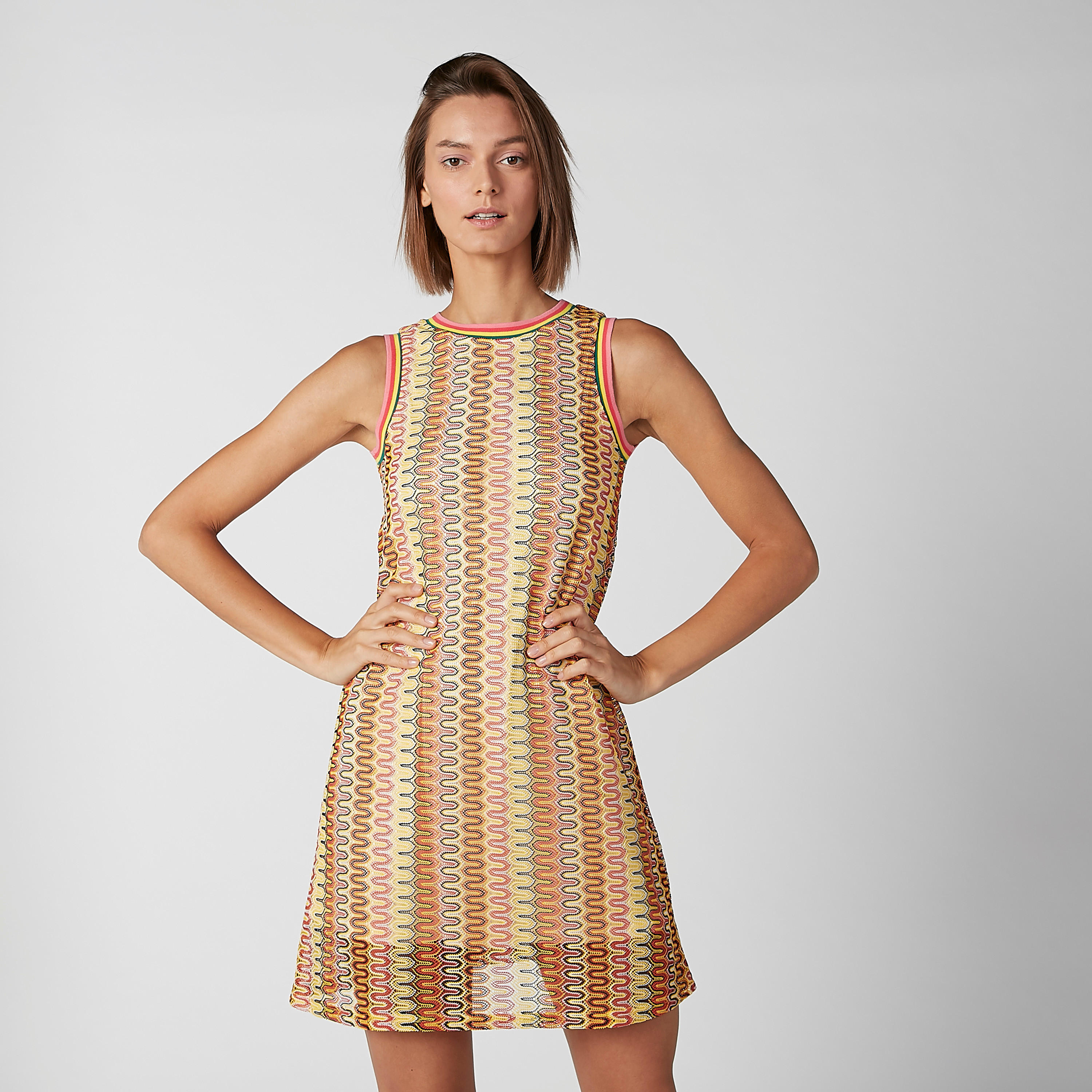 فستان قصير دون أكمام بياقة مستديرة وطبعات-women-clothing-dresses-image-1