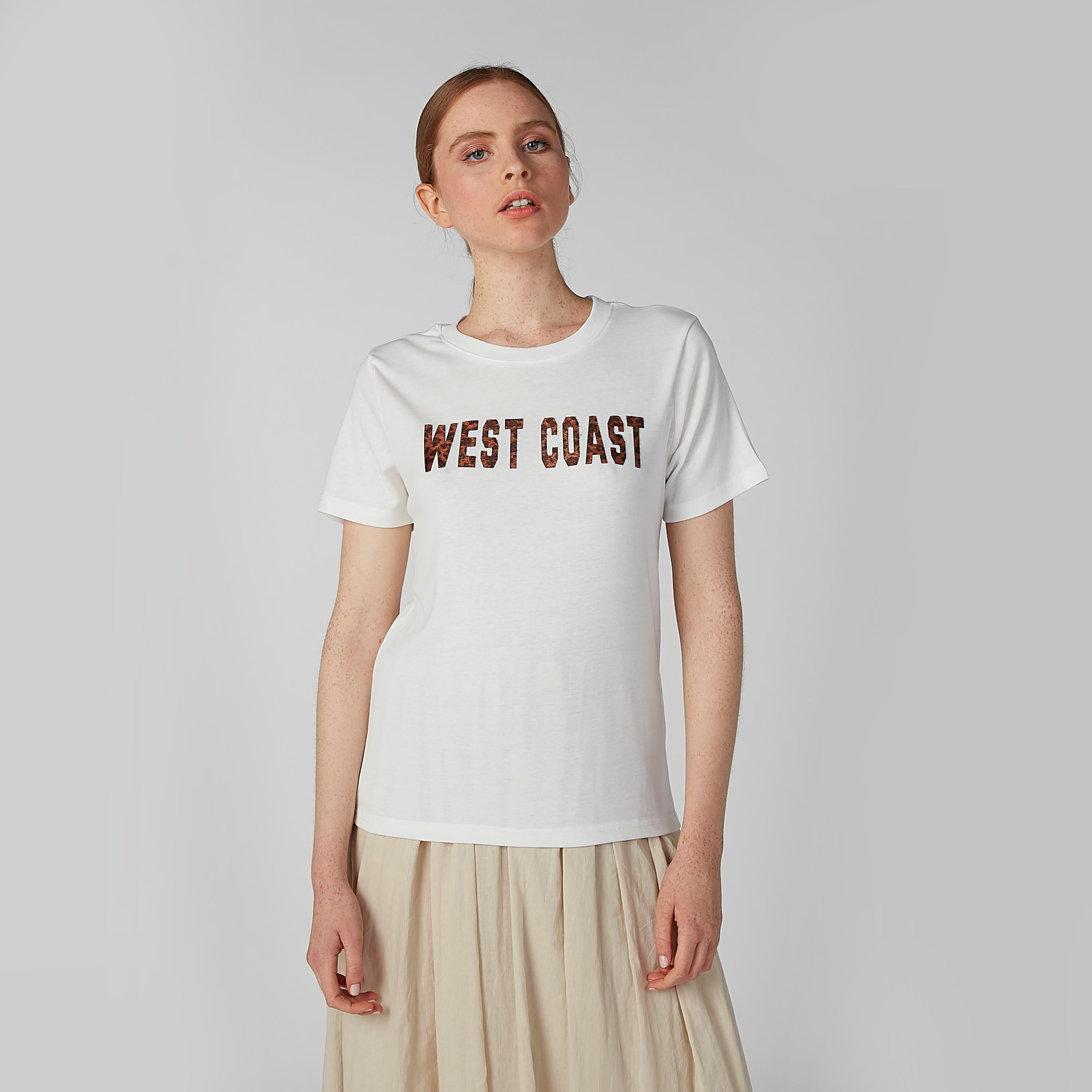تيشيرت بياقة مستديرة وأكمام قصيرة وطبعات-women-clothing-tshirts-image-1