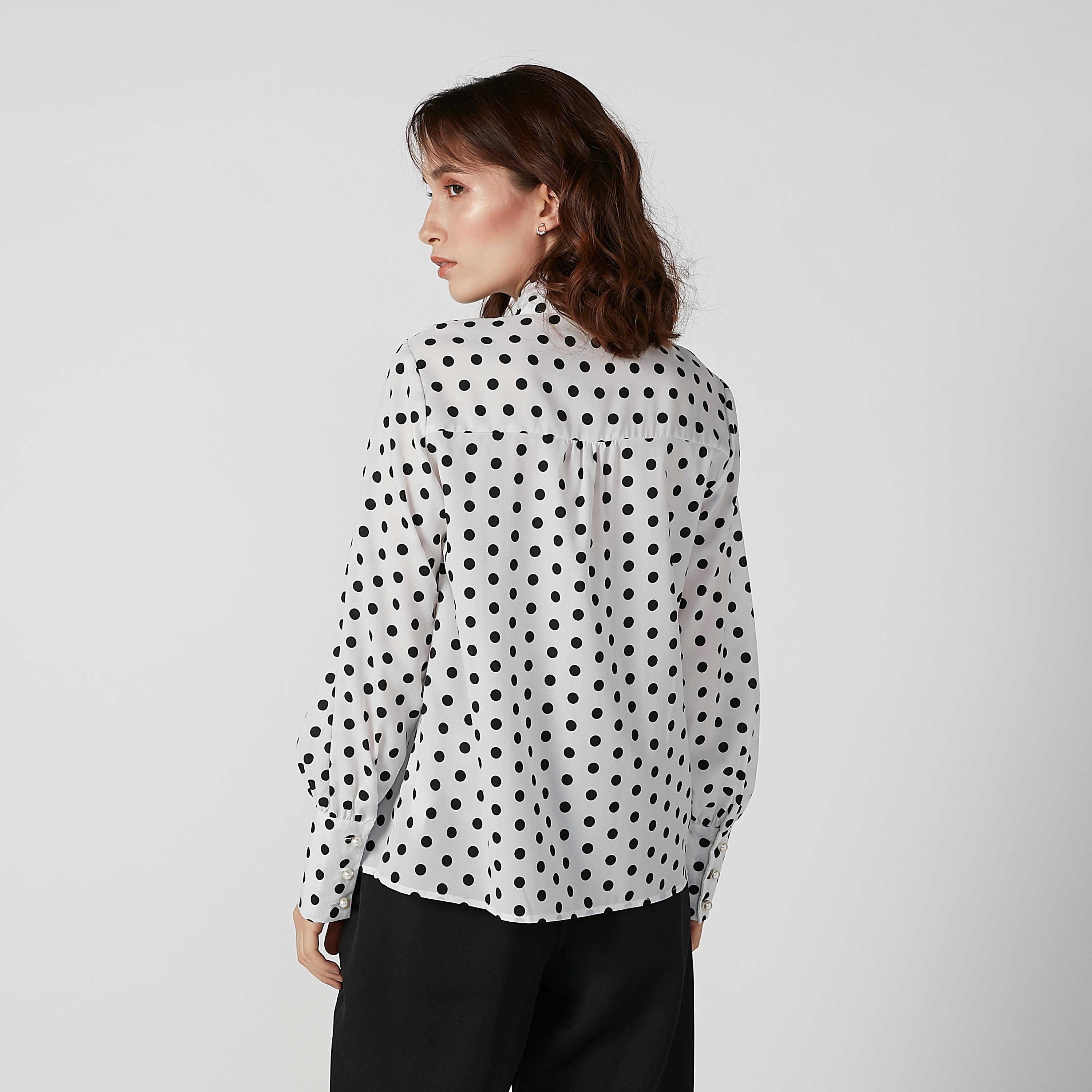 بلوزة بفيونكة وأكمام طويلة وطبعات منقّطة-women-clothing-shirtsandblouses-blouses-image-2