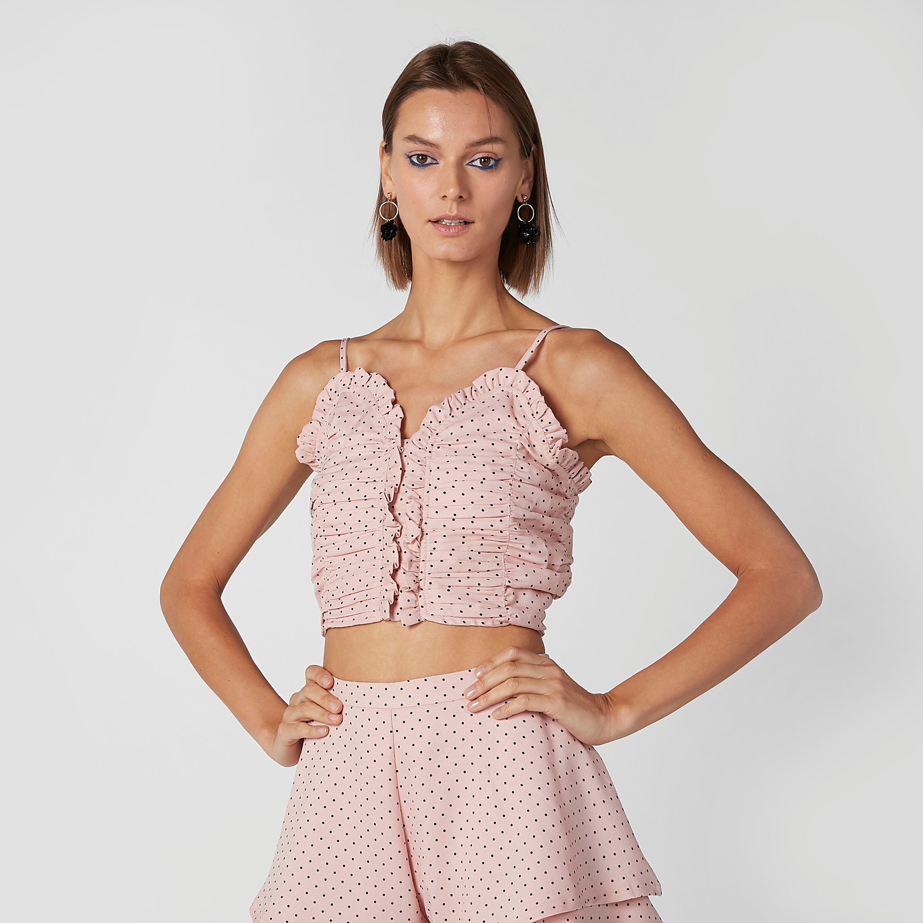 بلوزة بقصّة سكيني وحمّالات رفيعة وطبعات منقّطة-women-clothing-shirtsandblouses-blouses-image-1