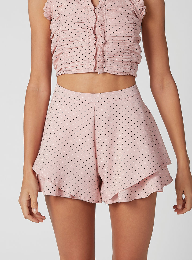 شورت بخصر مرن وطبعات منقّطة وتفاصيل كشكشة من تو إكستريمز-women-clothing-bottoms-shorts-image-2