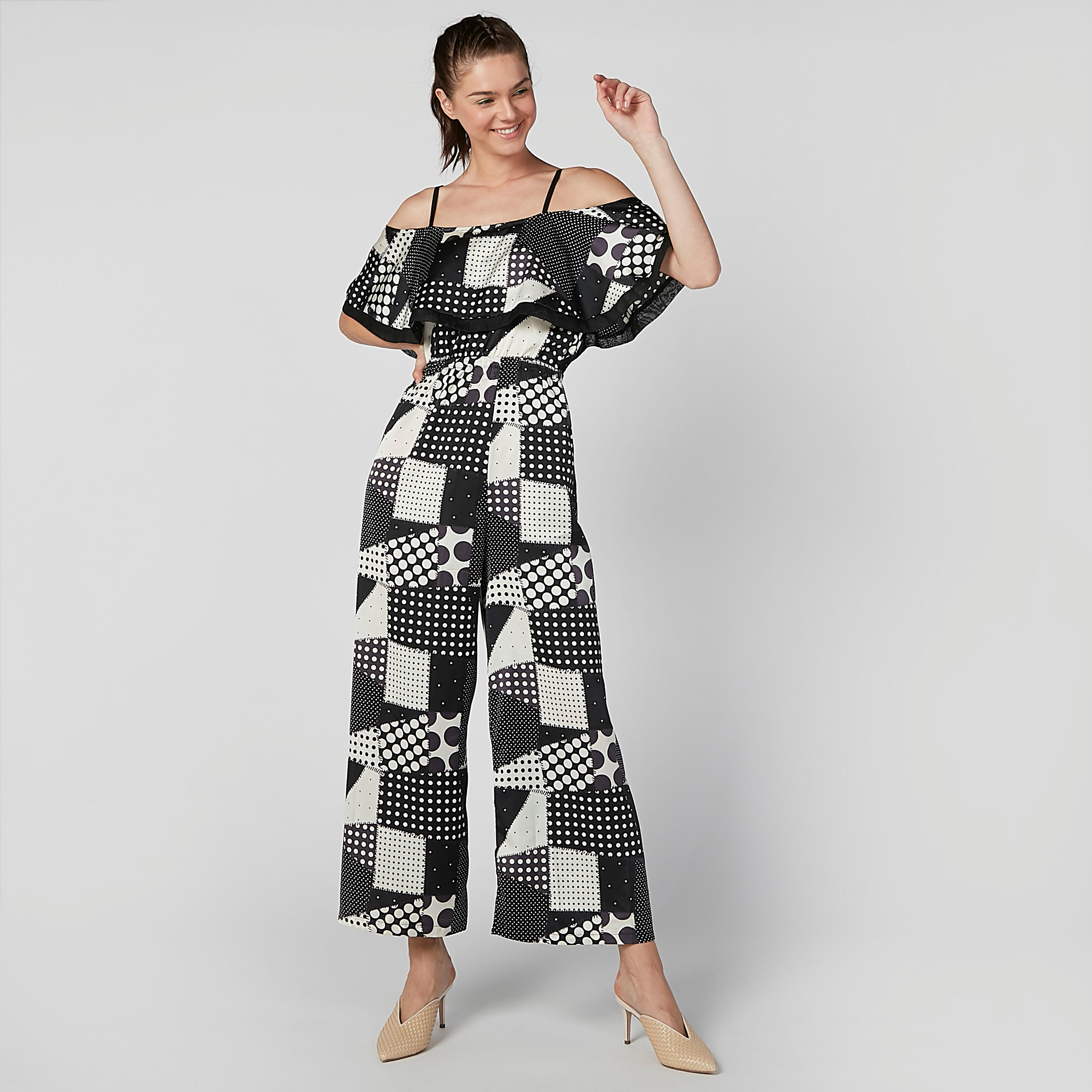 أفرول مكشوف الأكتاف بحمّالات رفيعة وطبعات منقّطة-women-clothing-jumpsuits-image-3