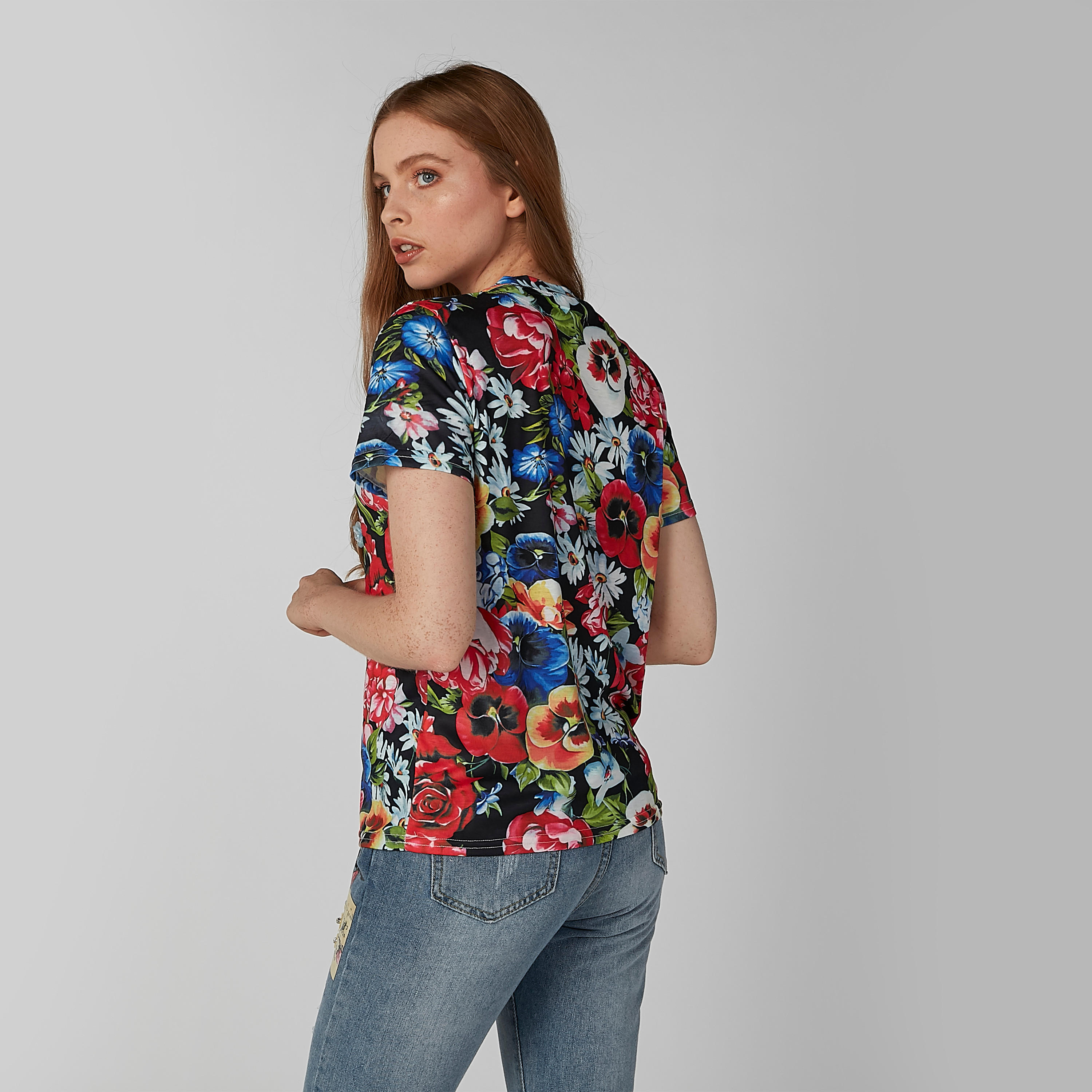 تيشيرت بياقة مستديرة وأكمام قصيرة وطبعات زهرية-women-clothing-tshirts-image-4