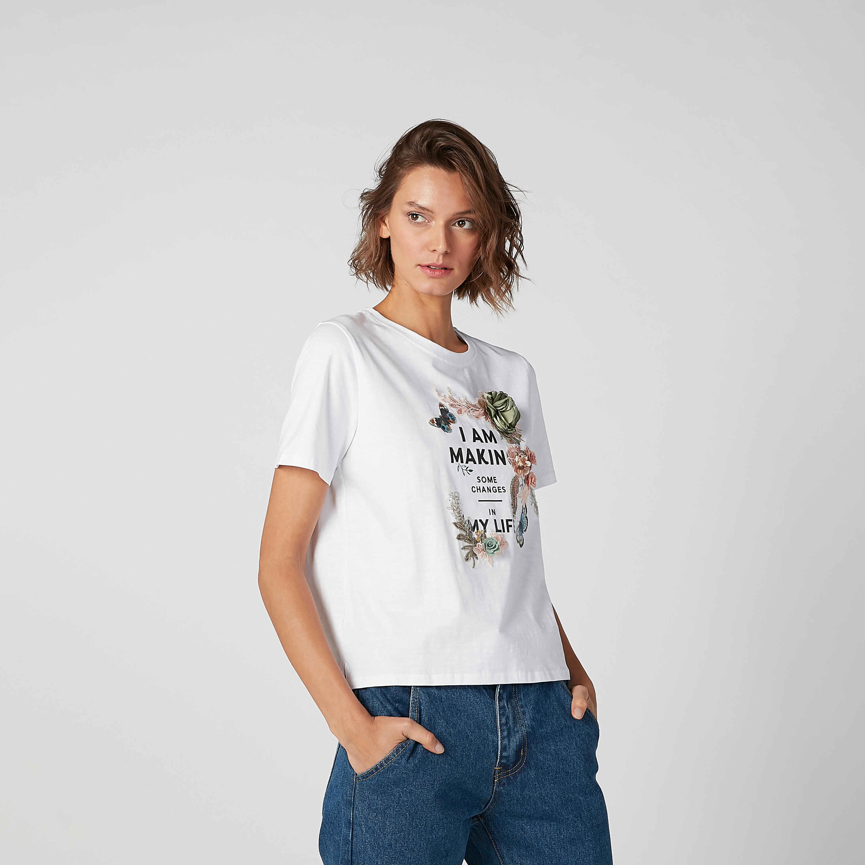 تيشيرت بأكمام قصيرة وتزيينات وطبعات-women-clothing-tshirts-image-3
