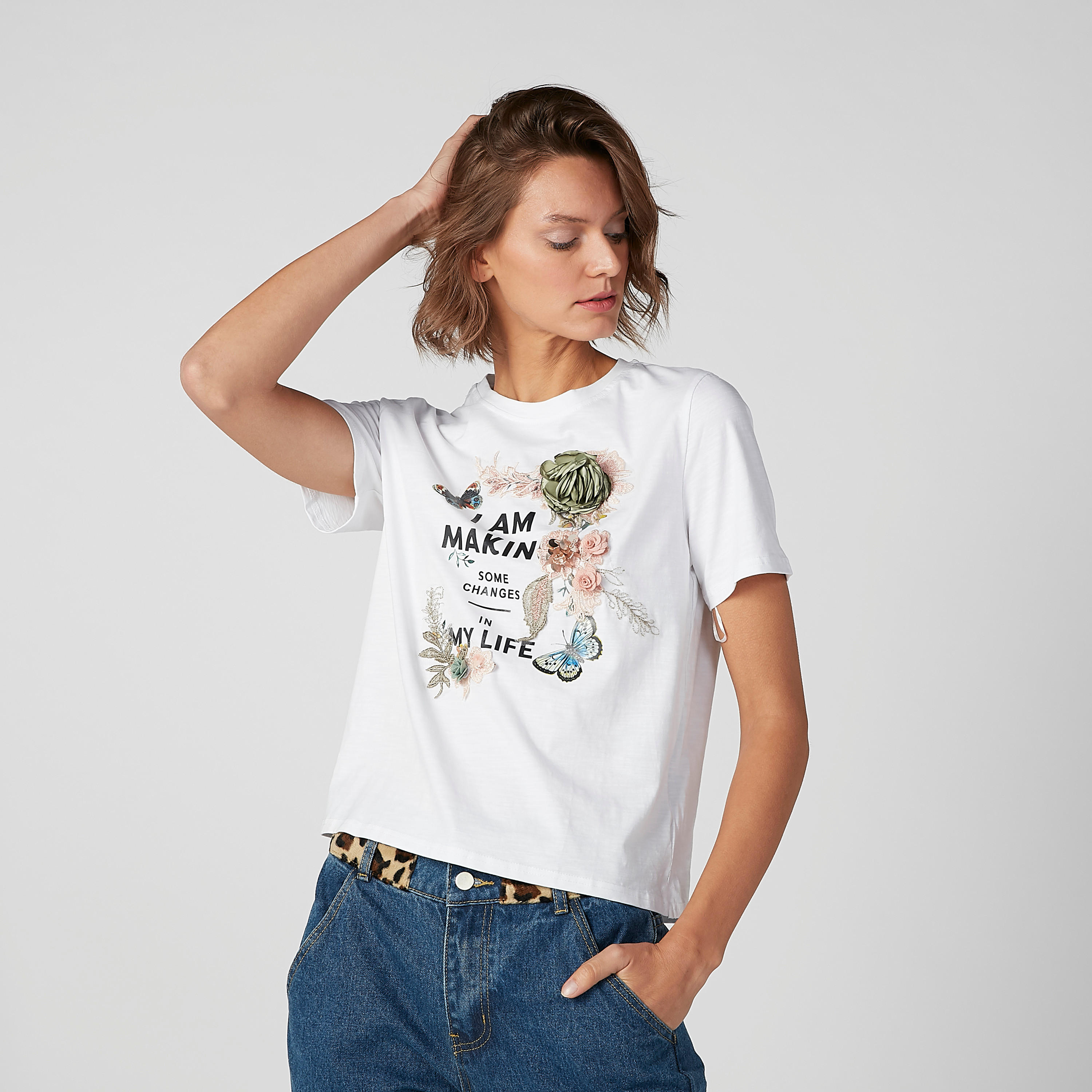 تيشيرت بأكمام قصيرة وتزيينات وطبعات-women-clothing-tshirts-image-4