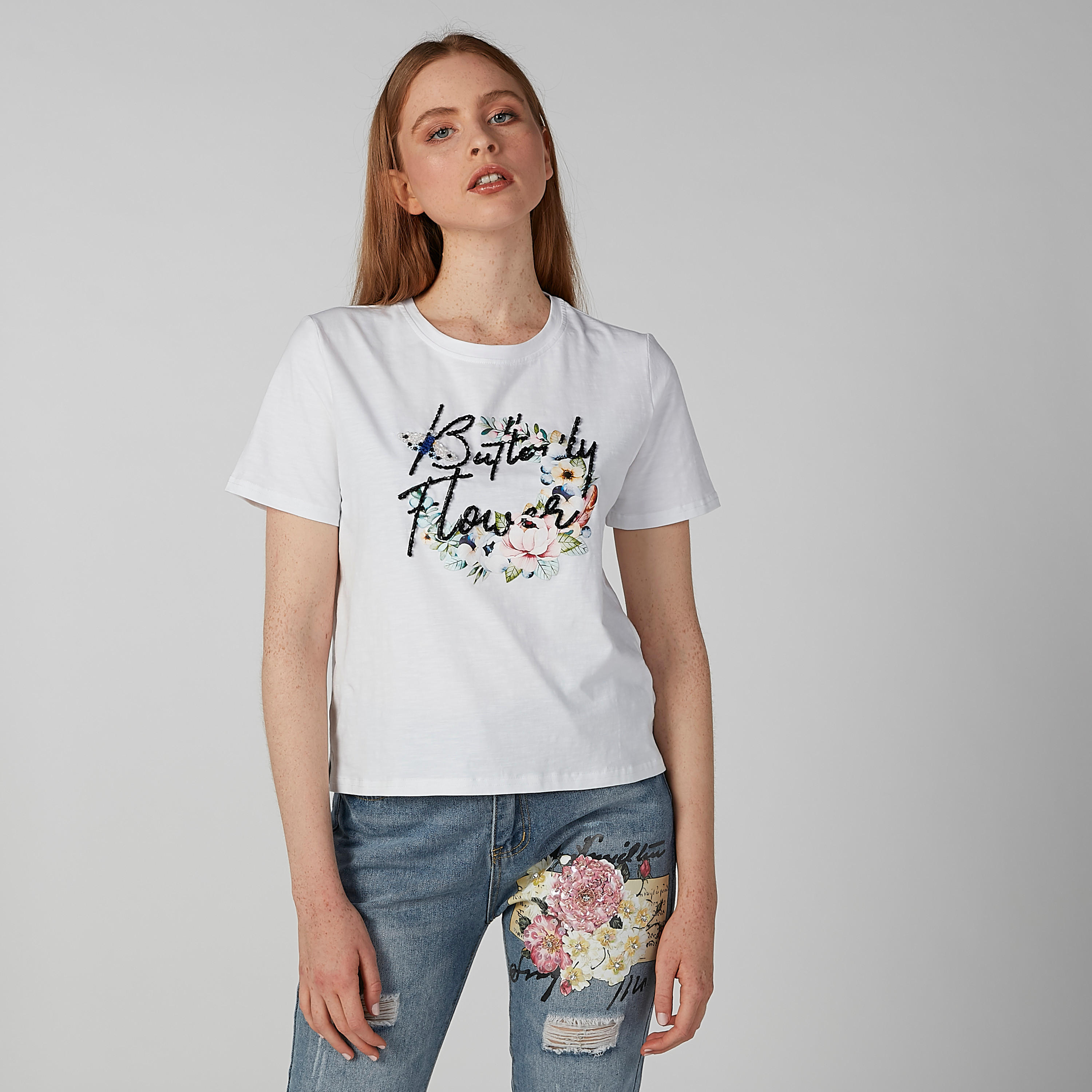 تيشيرت بياقة مستديرة وطبعات زهرية وتزيينات-women-clothing-tshirts-image-2