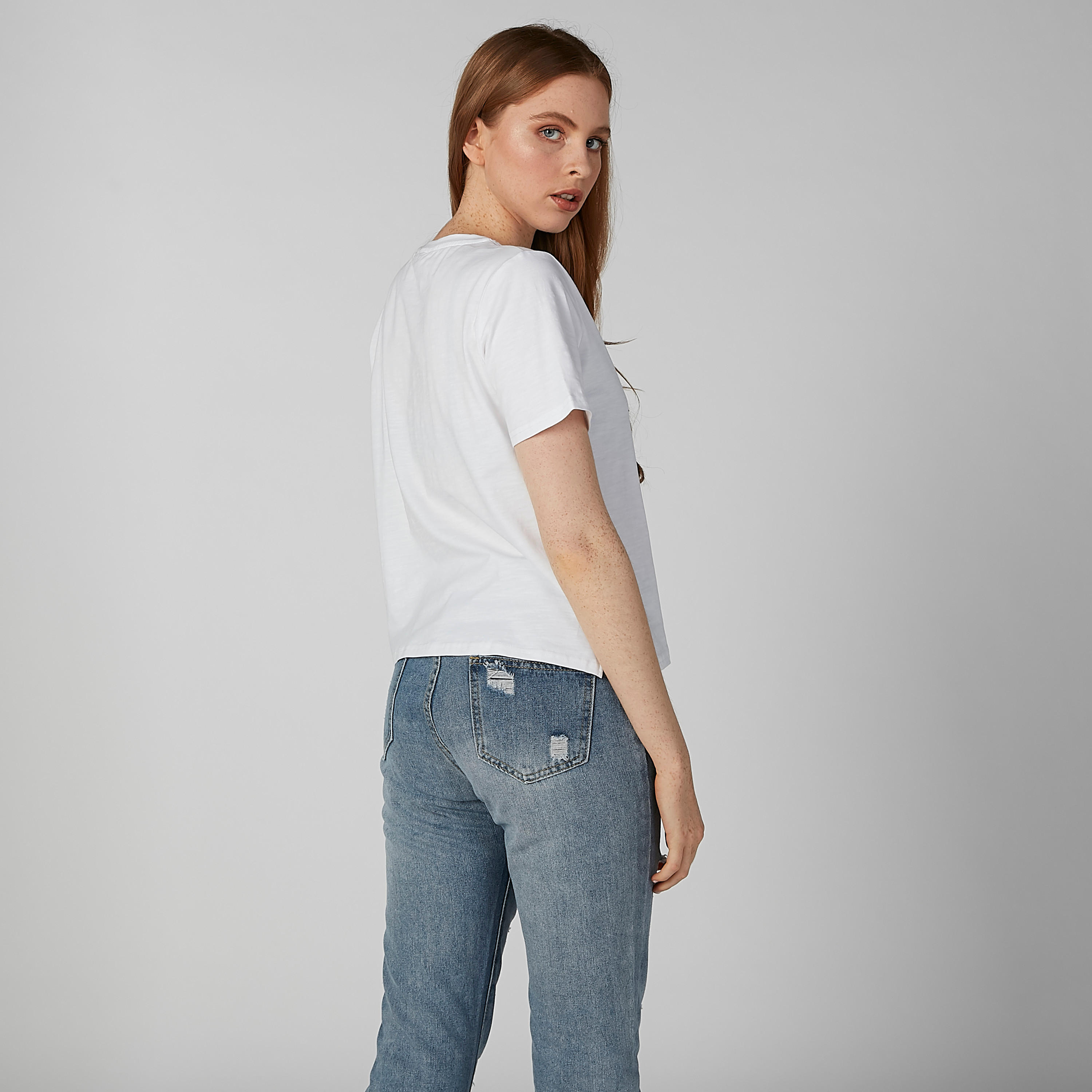 تيشيرت بياقة مستديرة وطبعات زهرية وتزيينات-women-clothing-tshirts-image-4