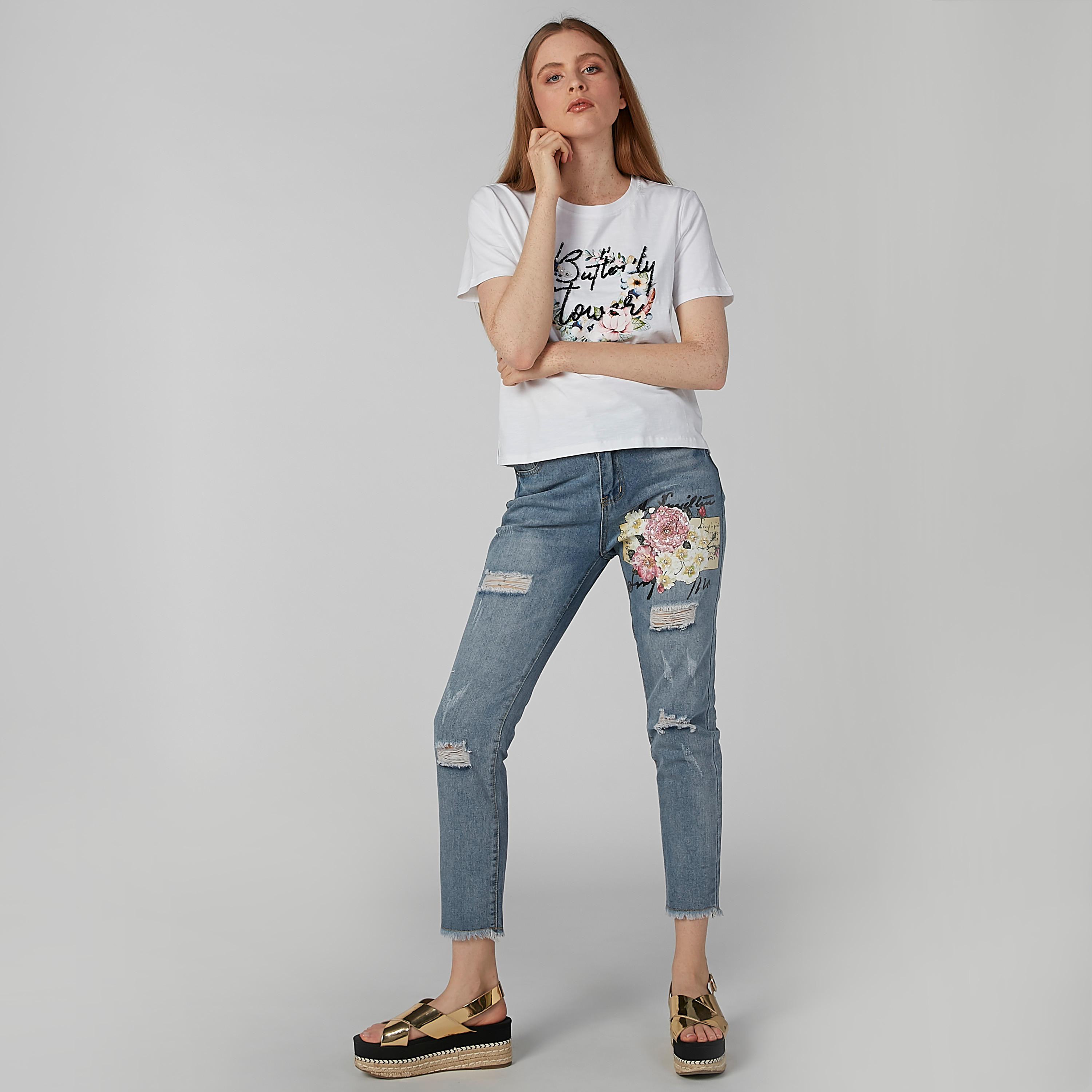 تيشيرت بياقة مستديرة وطبعات زهرية وتزيينات-women-clothing-tshirts-image-5