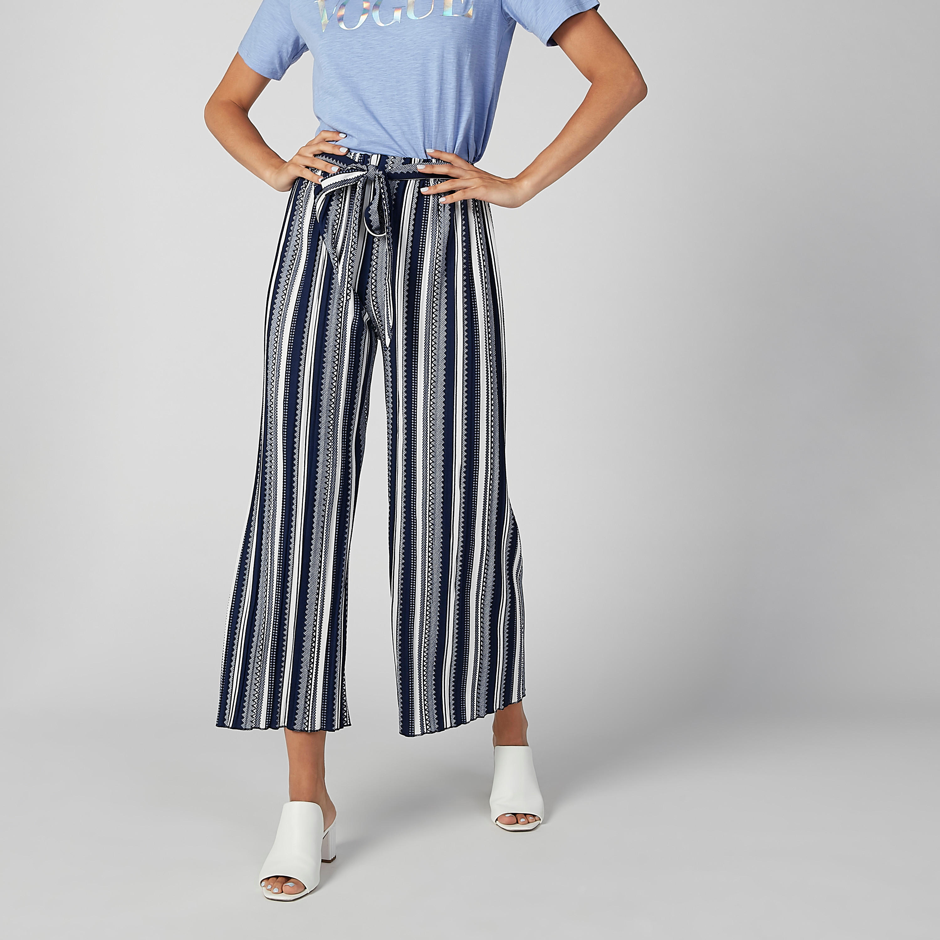 بنطال واسع الساقين طويل ومقلّم بخصر مرن برباط من تو إكستريمز-women-clothing-bottoms-trousers-image-1