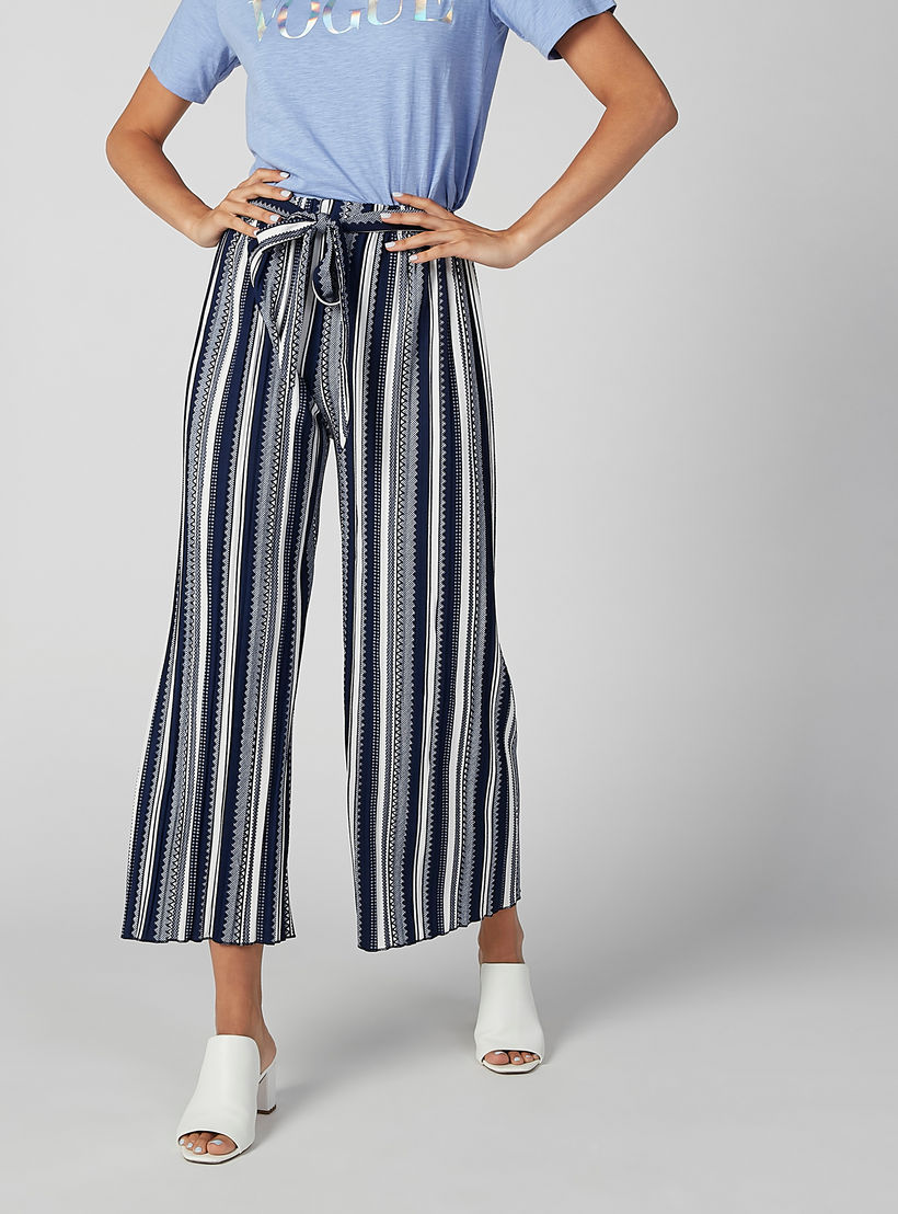 بنطال واسع الساقين طويل ومقلّم بخصر مرن برباط من تو إكستريمز-women-clothing-bottoms-trousers-image-1
