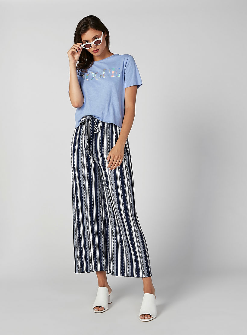 بنطال واسع الساقين طويل ومقلّم بخصر مرن برباط من تو إكستريمز-women-clothing-bottoms-trousers-image-3