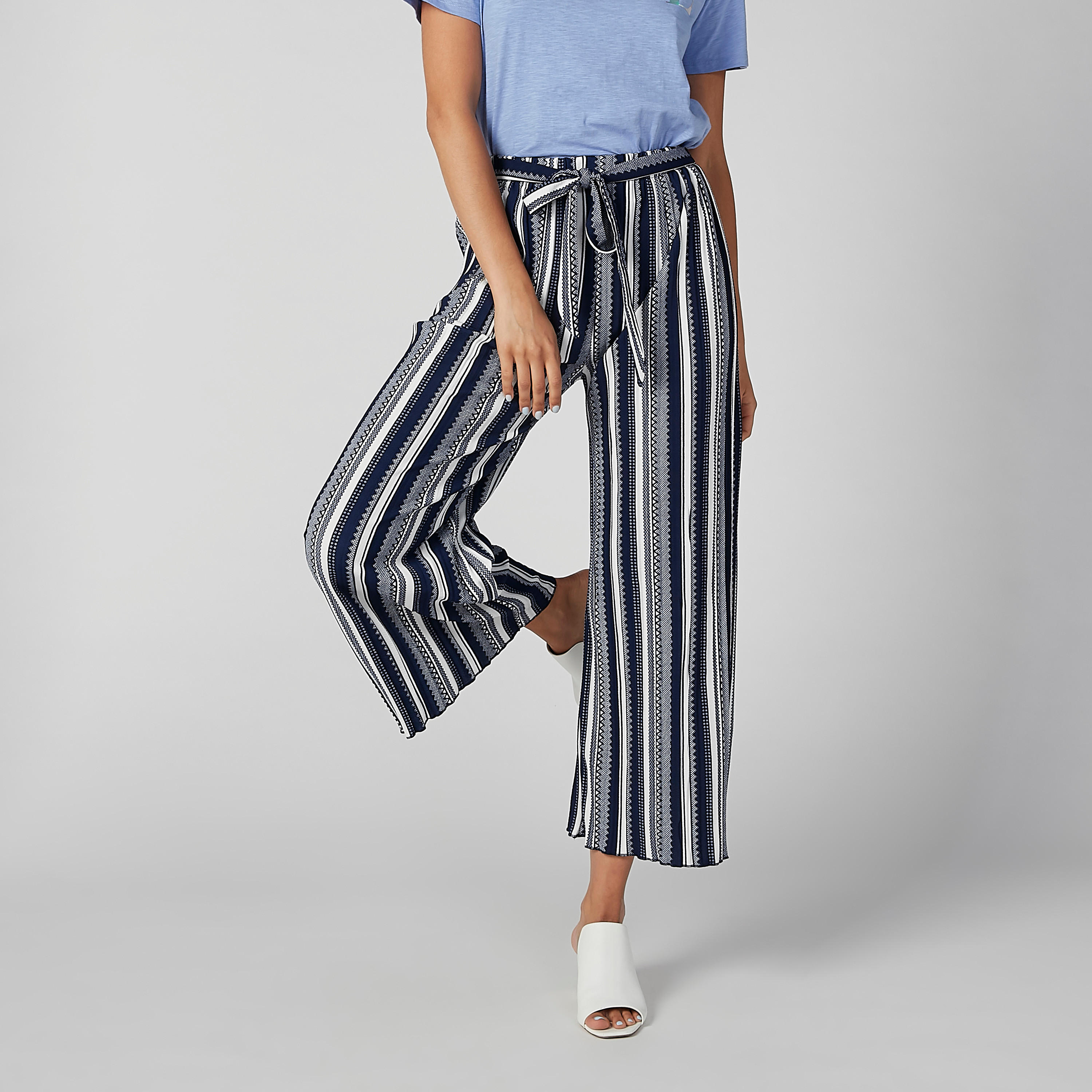 بنطال واسع الساقين طويل ومقلّم بخصر مرن برباط من تو إكستريمز-women-clothing-bottoms-trousers-image-4