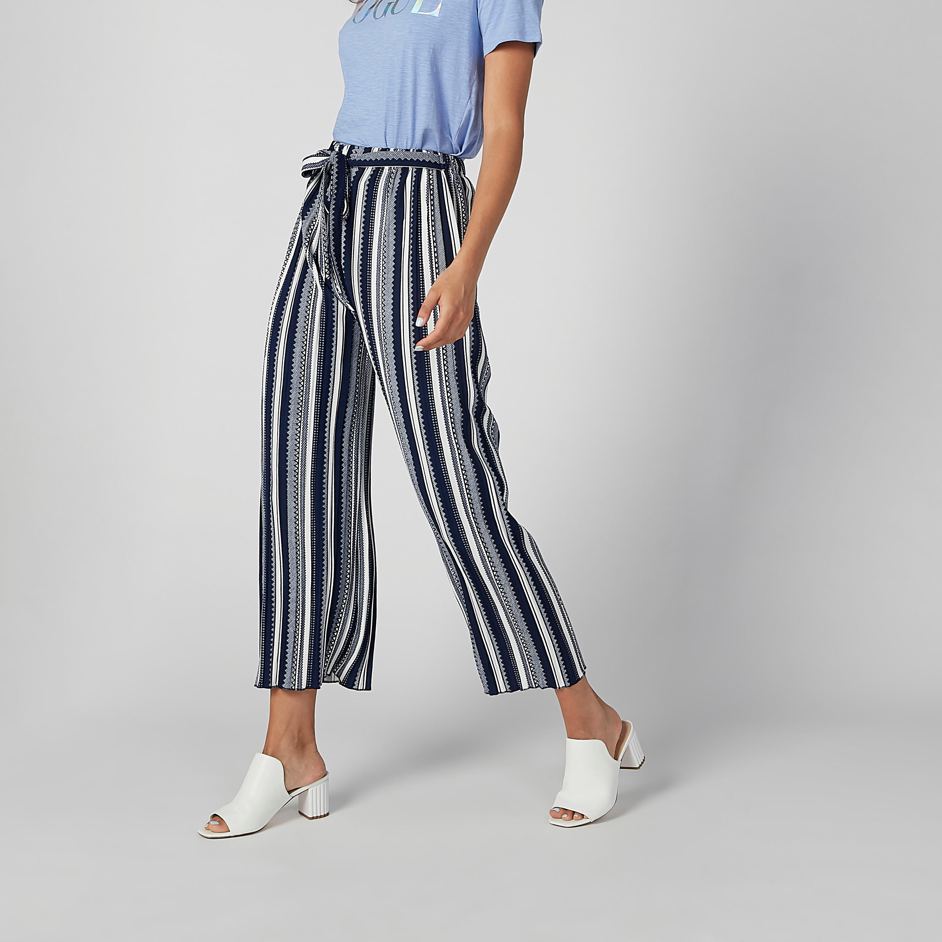 بنطال واسع الساقين طويل ومقلّم بخصر مرن برباط من تو إكستريمز-women-clothing-bottoms-trousers-image-5