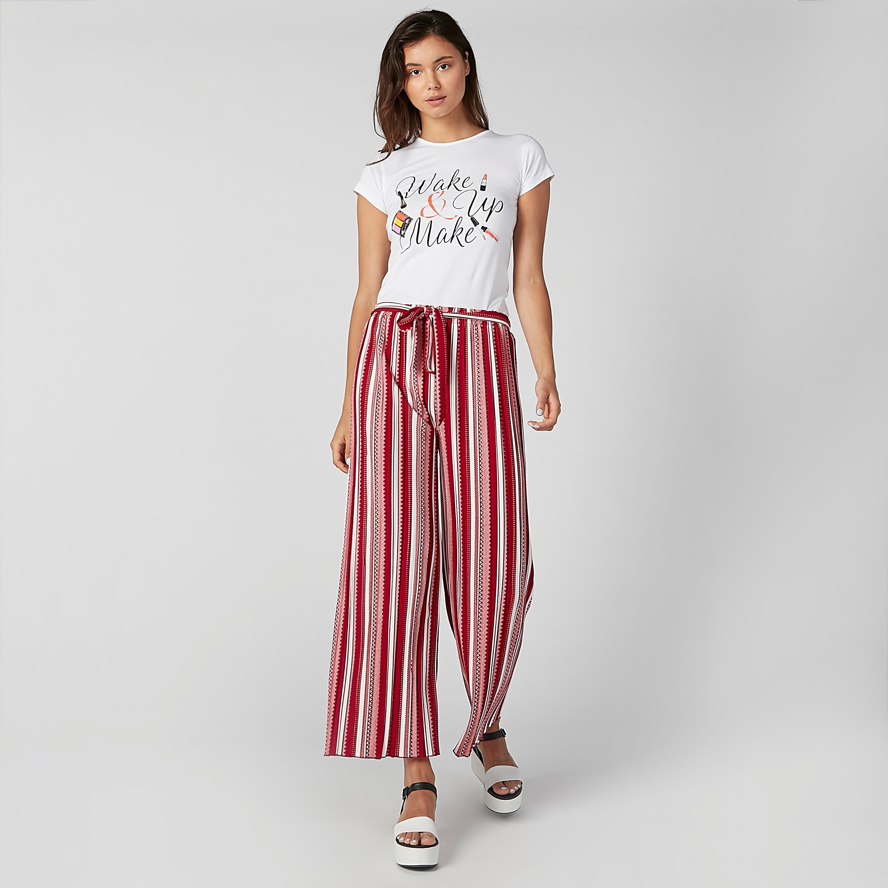 بنطال واسع الساقين طويل ومقلّم بخصر مرن برباط من تو إكستريمز-women-clothing-bottoms-trousers-image-3