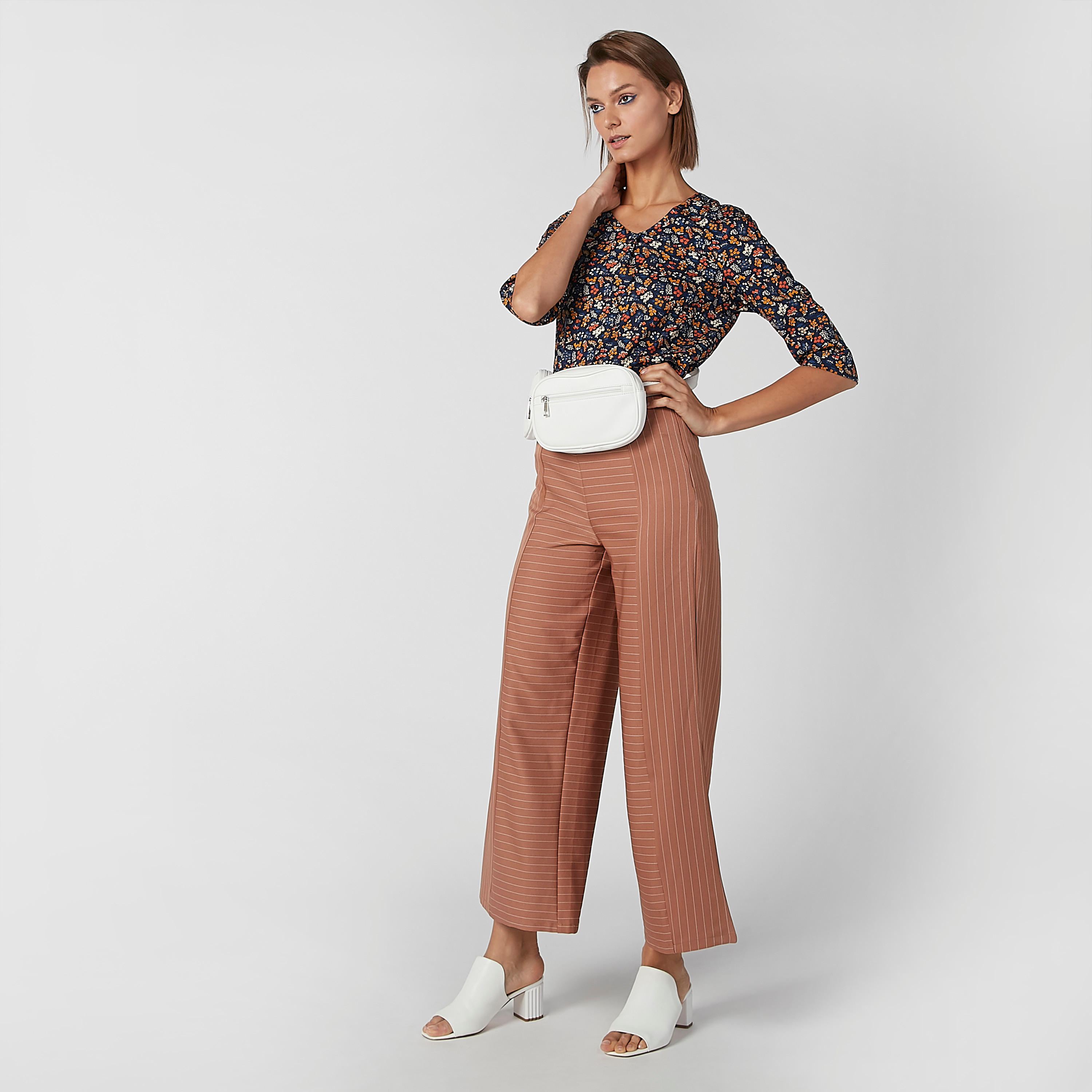 بنطال بالازو مقلّم بخصر مطّاطي متوسط الارتفاع-women-clothing-bottoms-trousers-image-5