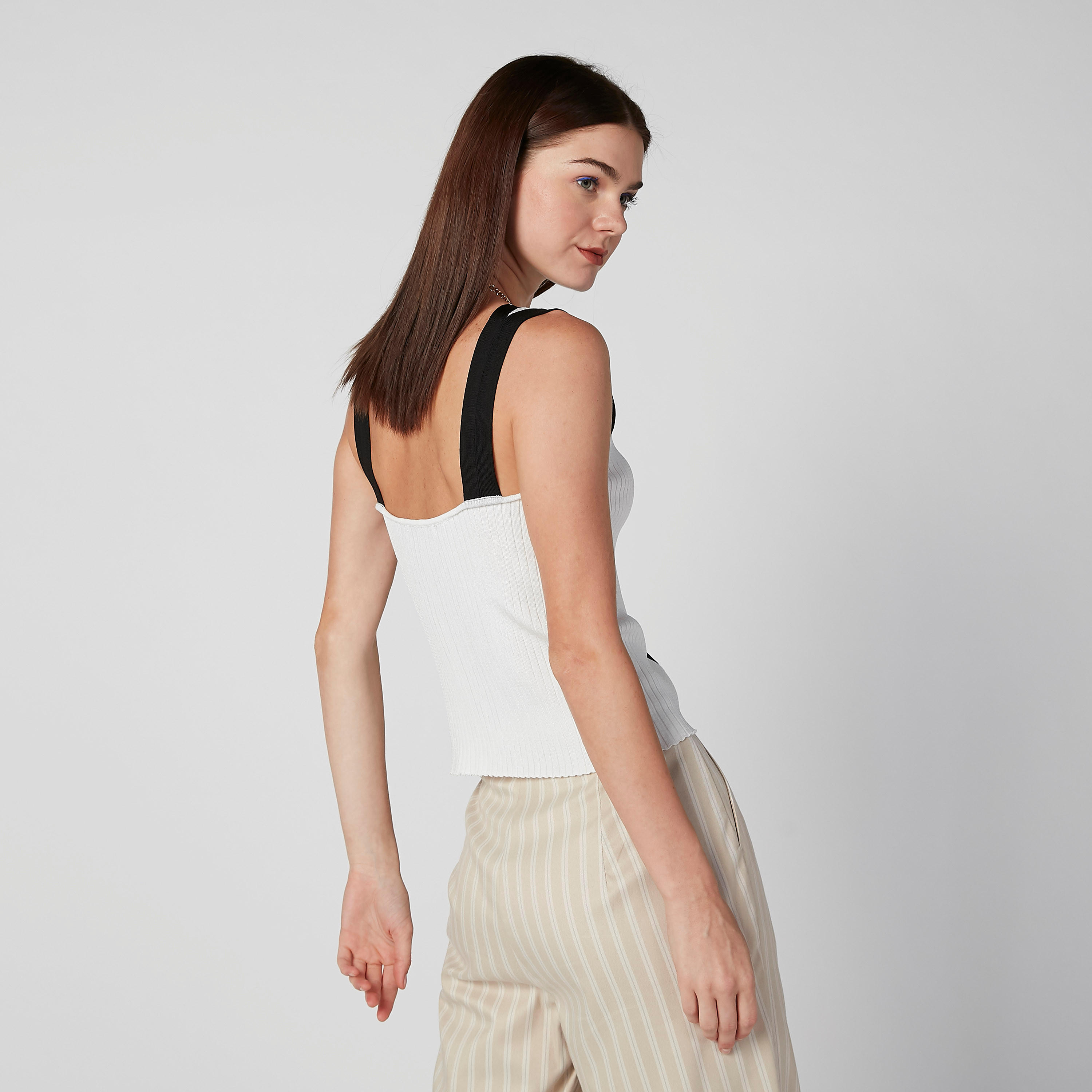 بلوزة بارزة الملمس دون أكمام بقصّة سكيني وياقة V-women-clothing-shirtsandblouses-blouses-image-3