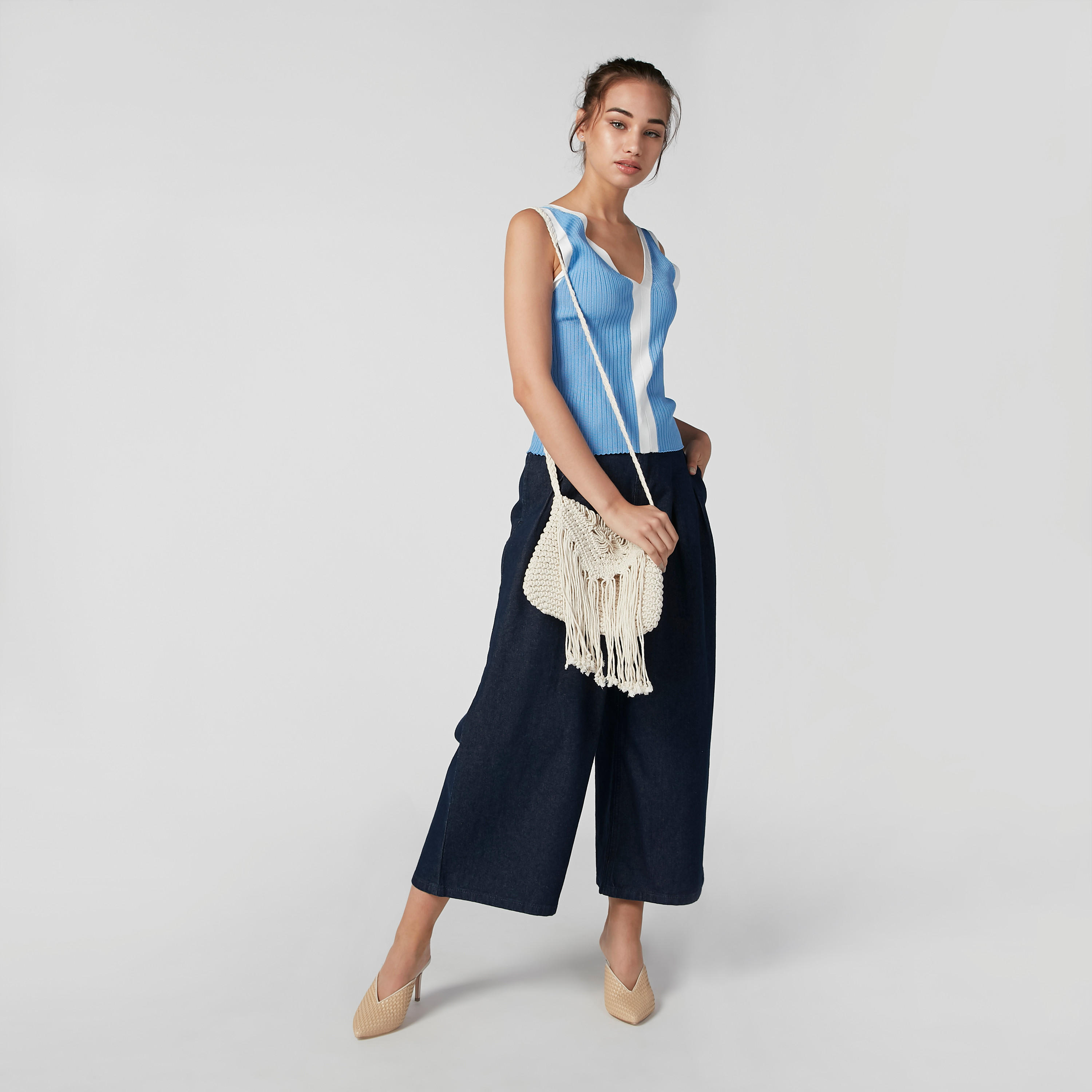 بلوزة بارزة الملمس دون أكمام بقصّة سكيني وياقة V-women-clothing-shirtsandblouses-blouses-image-2