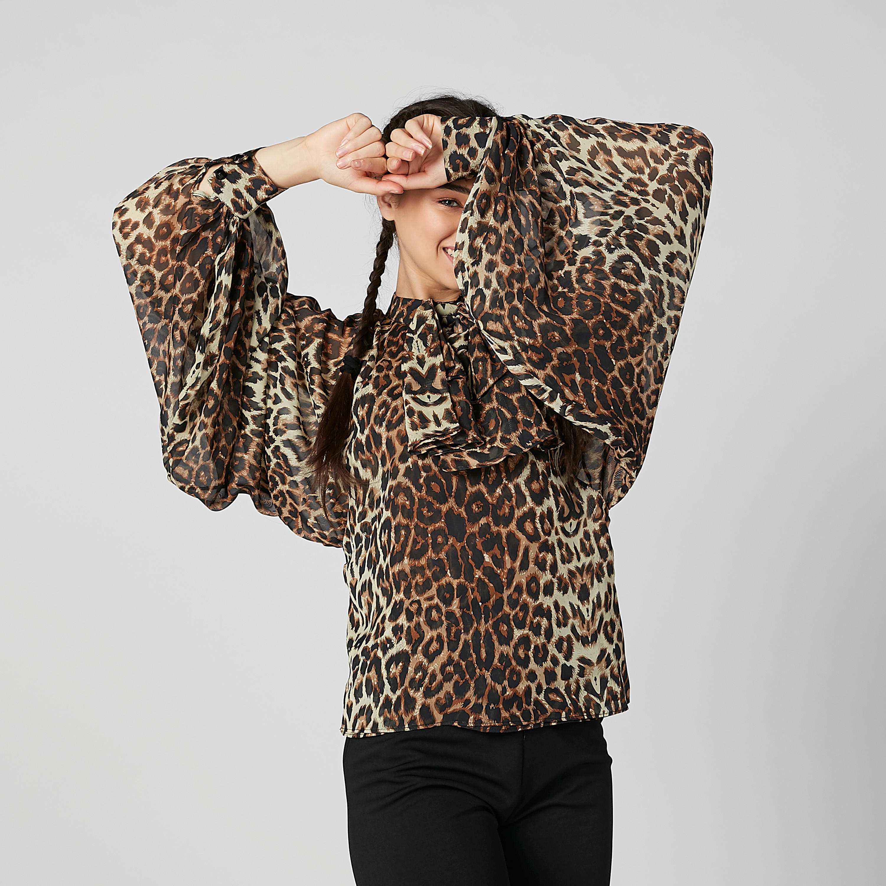 بلوزة بياقة فيونكة وأكمام واسعة وطبعات حيوانات-women-clothing-shirtsandblouses-blouses-image-2