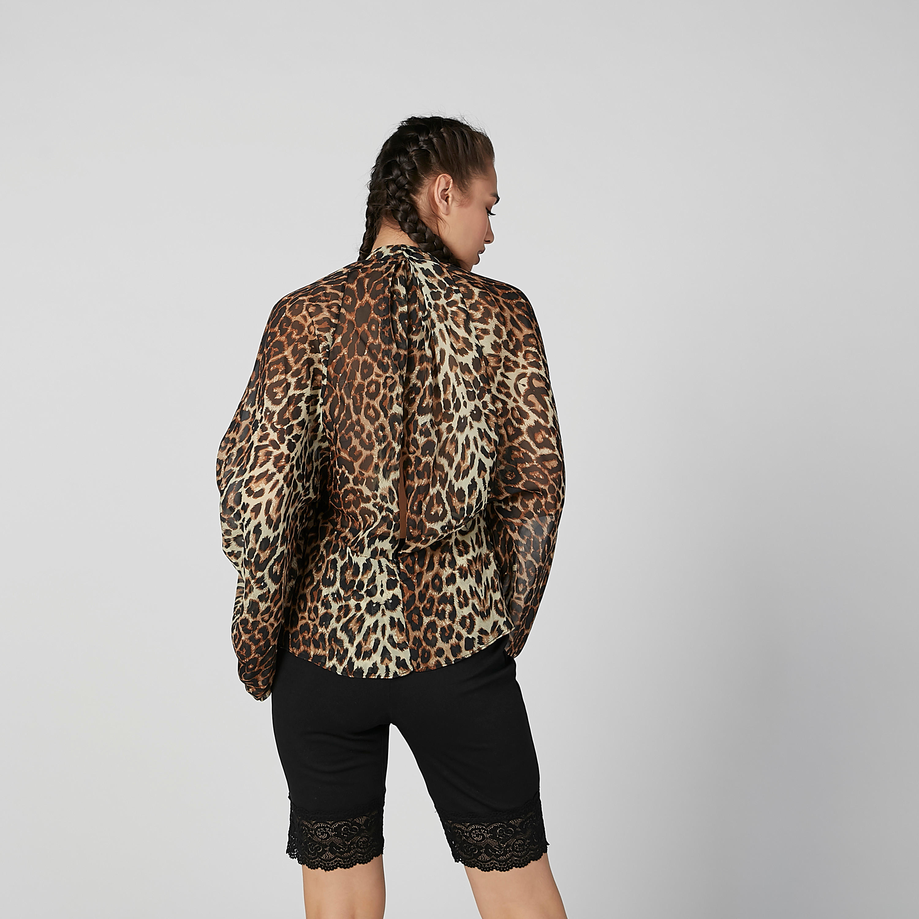 بلوزة بياقة فيونكة وأكمام واسعة وطبعات حيوانات-women-clothing-shirtsandblouses-blouses-image-5