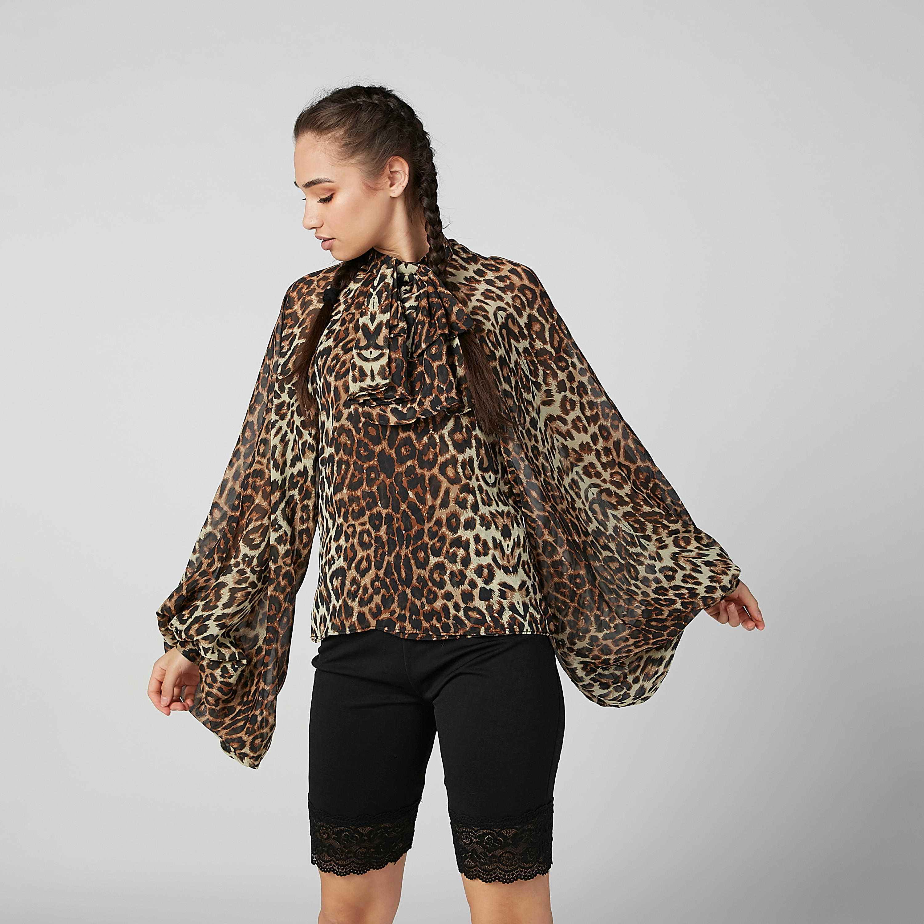 بلوزة بياقة فيونكة وأكمام واسعة وطبعات حيوانات-women-clothing-shirtsandblouses-blouses-image-7