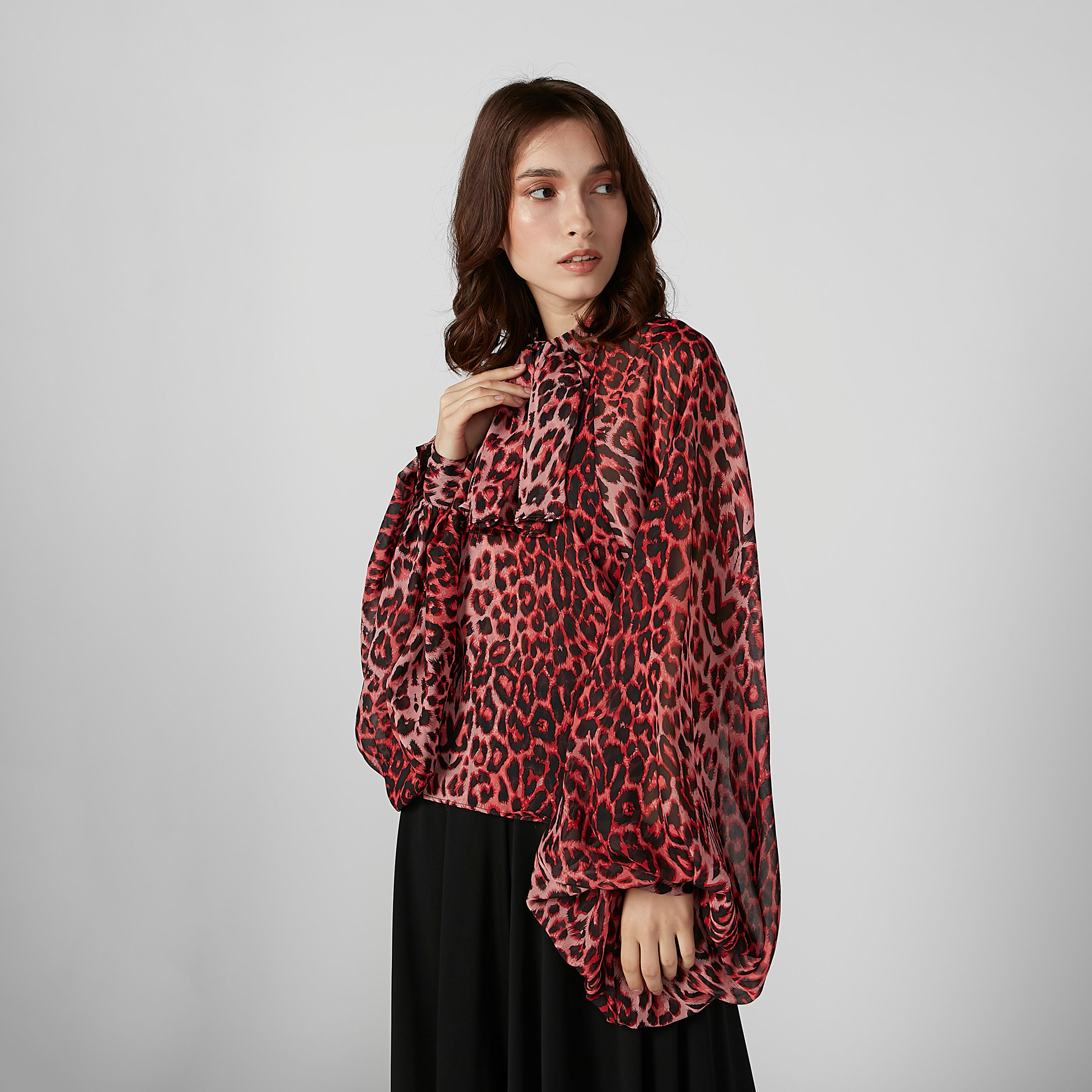 بلوزة بقصّة واسعة وفيونكة وأكمام واسعة وطبعات حيوانات-women-clothing-shirtsandblouses-blouses-image-3