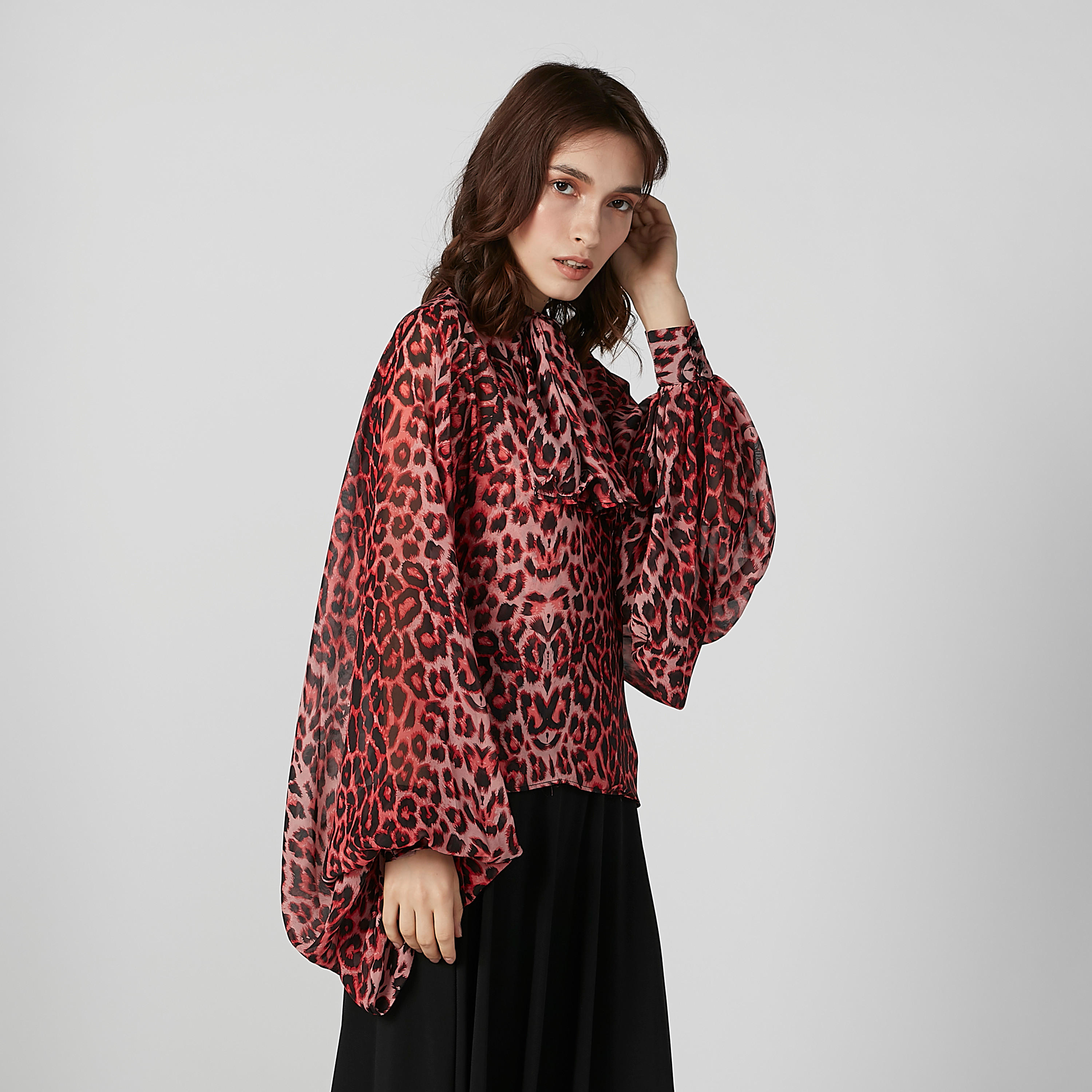 بلوزة بقصّة واسعة وفيونكة وأكمام واسعة وطبعات حيوانات-women-clothing-shirtsandblouses-blouses-image-4