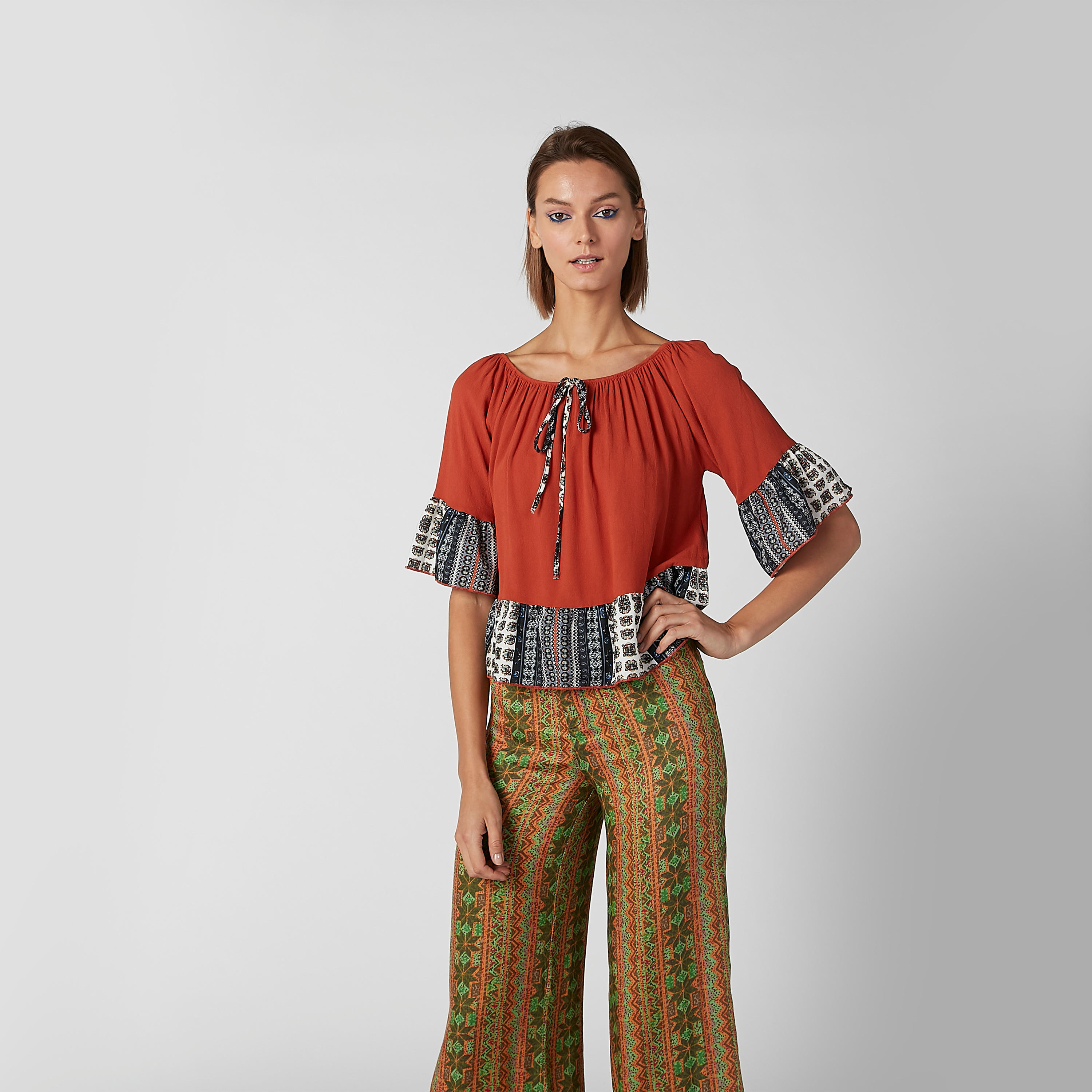 بلوزة قصيرة بأكمام واسعة وأربطة وطبعات-women-clothing-shirtsandblouses-blouses-image-2