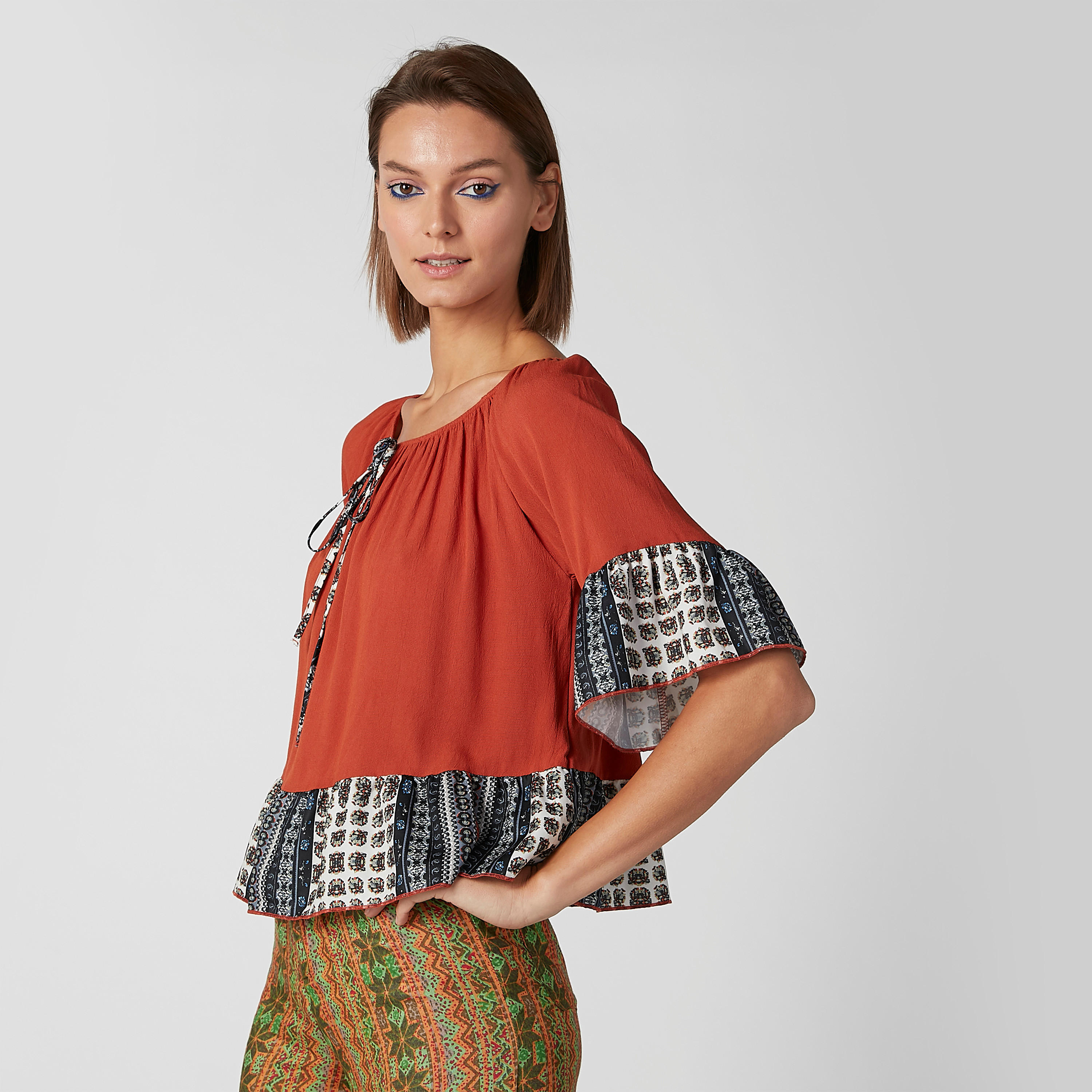 بلوزة قصيرة بأكمام واسعة وأربطة وطبعات-women-clothing-shirtsandblouses-blouses-image-3