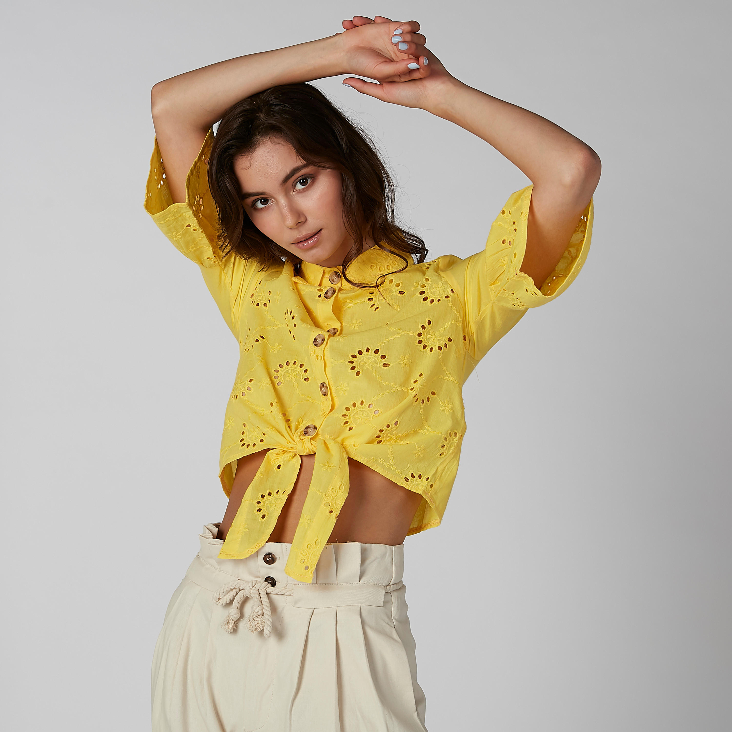 قميص شيفلي قصير بأكمام قصيرة وأربطة-women-clothing-shirtsandblouses-shirts-image-1